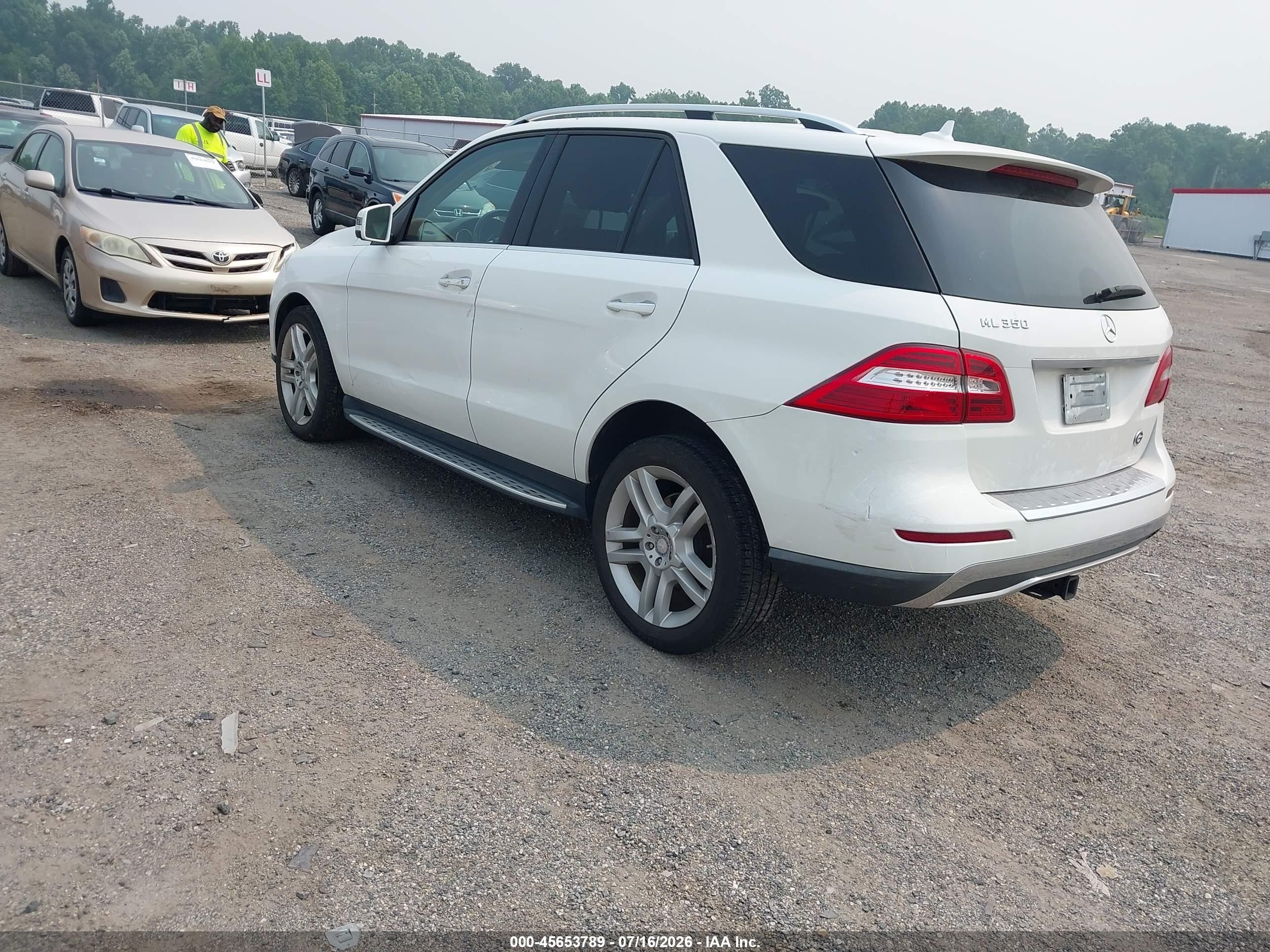 2014 Mercedes-benz Ml 350   White vin: 4JGDA5JB7EA337175