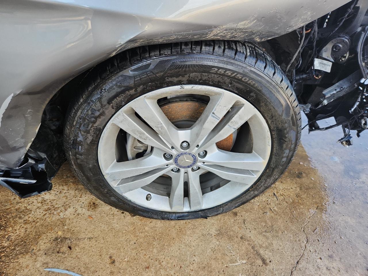2014 Mercedes-benz Ml 350 Silver vin: 4JGDA5JB8EA436815 Damage: Right Rocker Panel Molding, Broken, Replacement Required