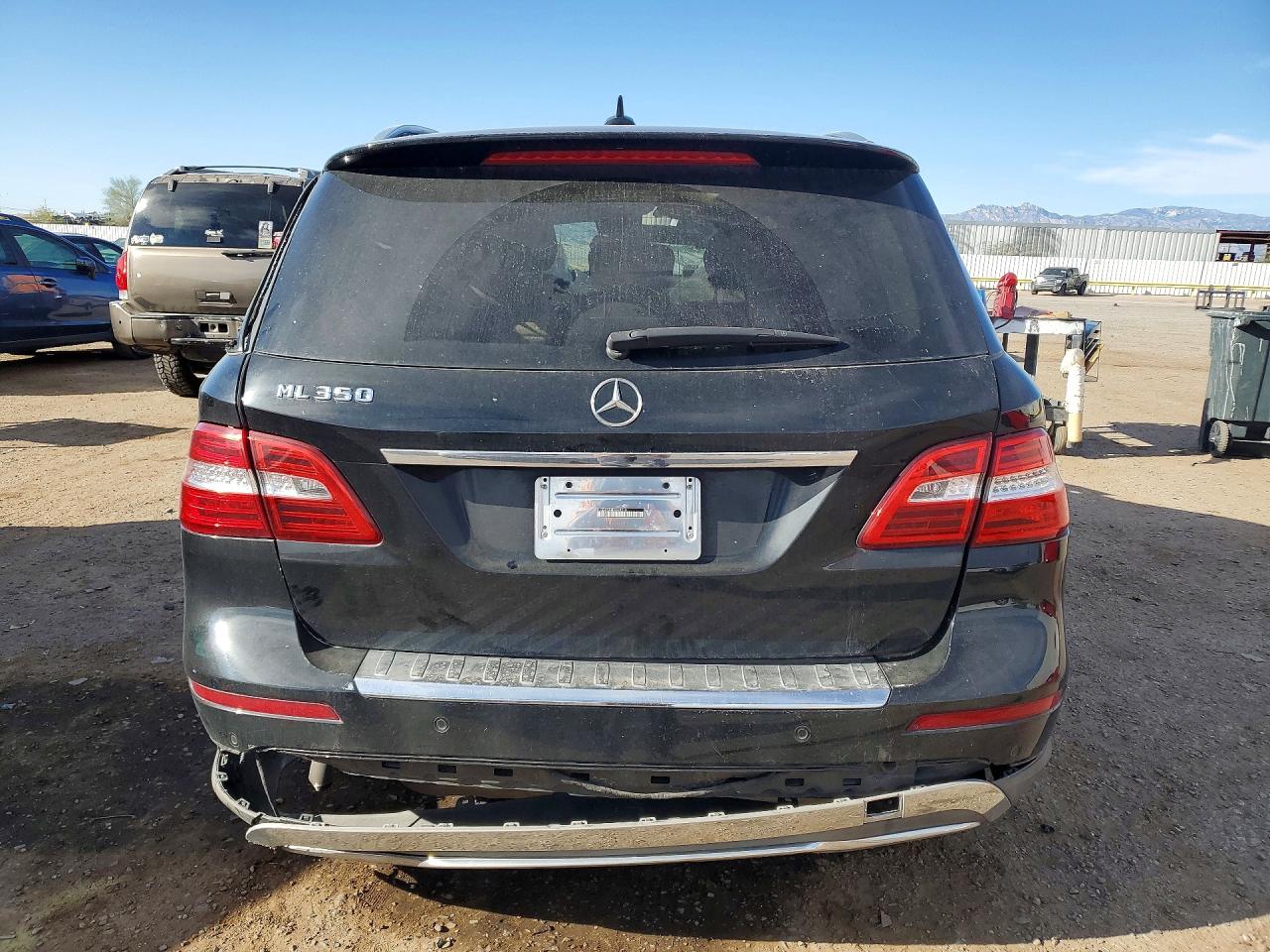 2015 Mercedes-benz Ml Black vin: 4JGDA5JB8FA496210