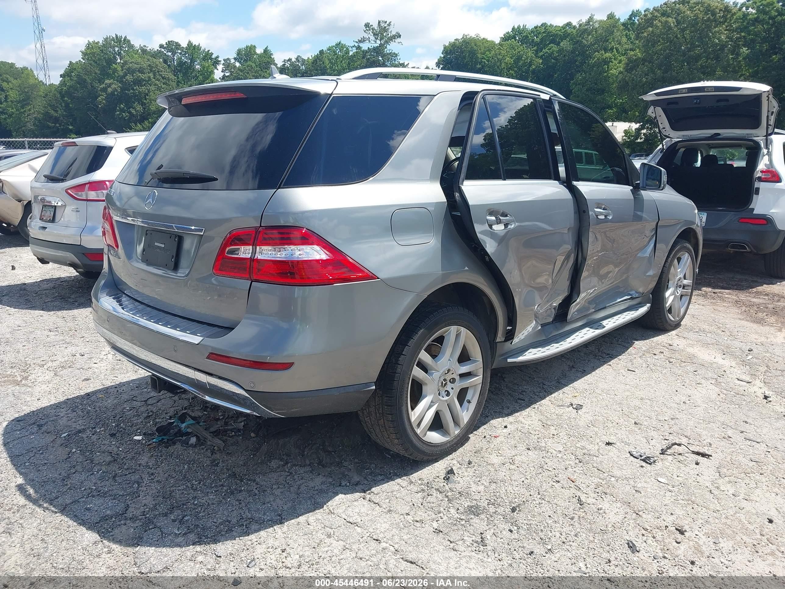 2015 Mercedes-benz Ml 350   Серый vin: 4JGDA5JB8FA593648
