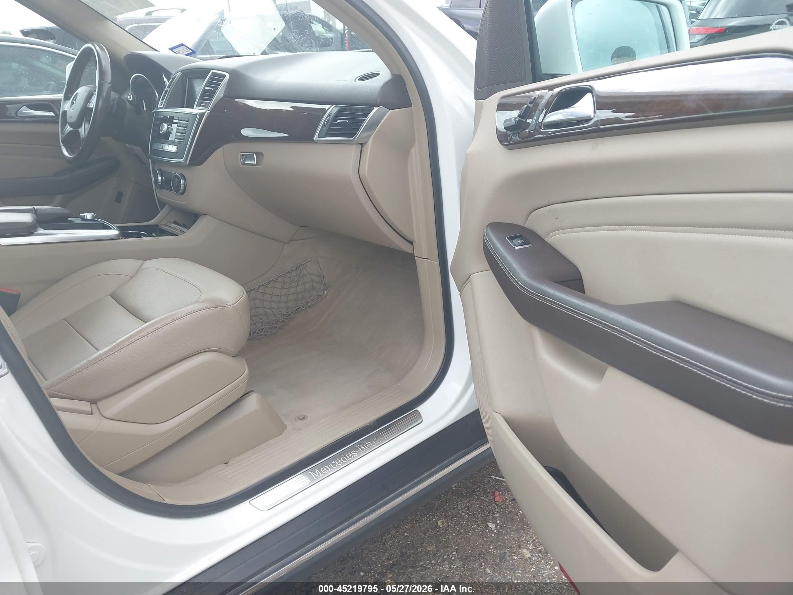 2015 Mercedes-benz Ml 350   Белый vin: 4JGDA5JB9FA583467