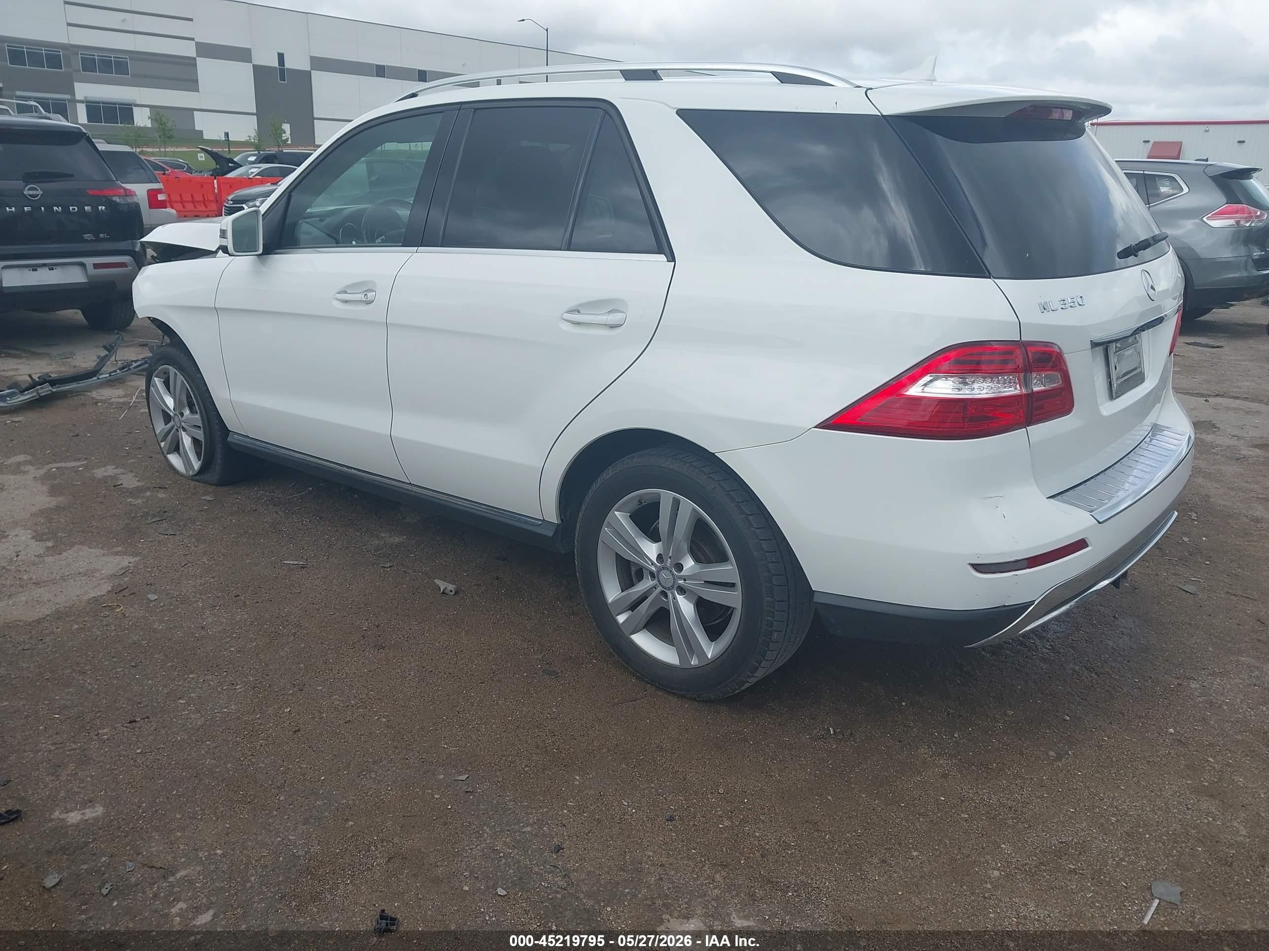 2015 Mercedes-benz Ml 350   Белый vin: 4JGDA5JB9FA583467