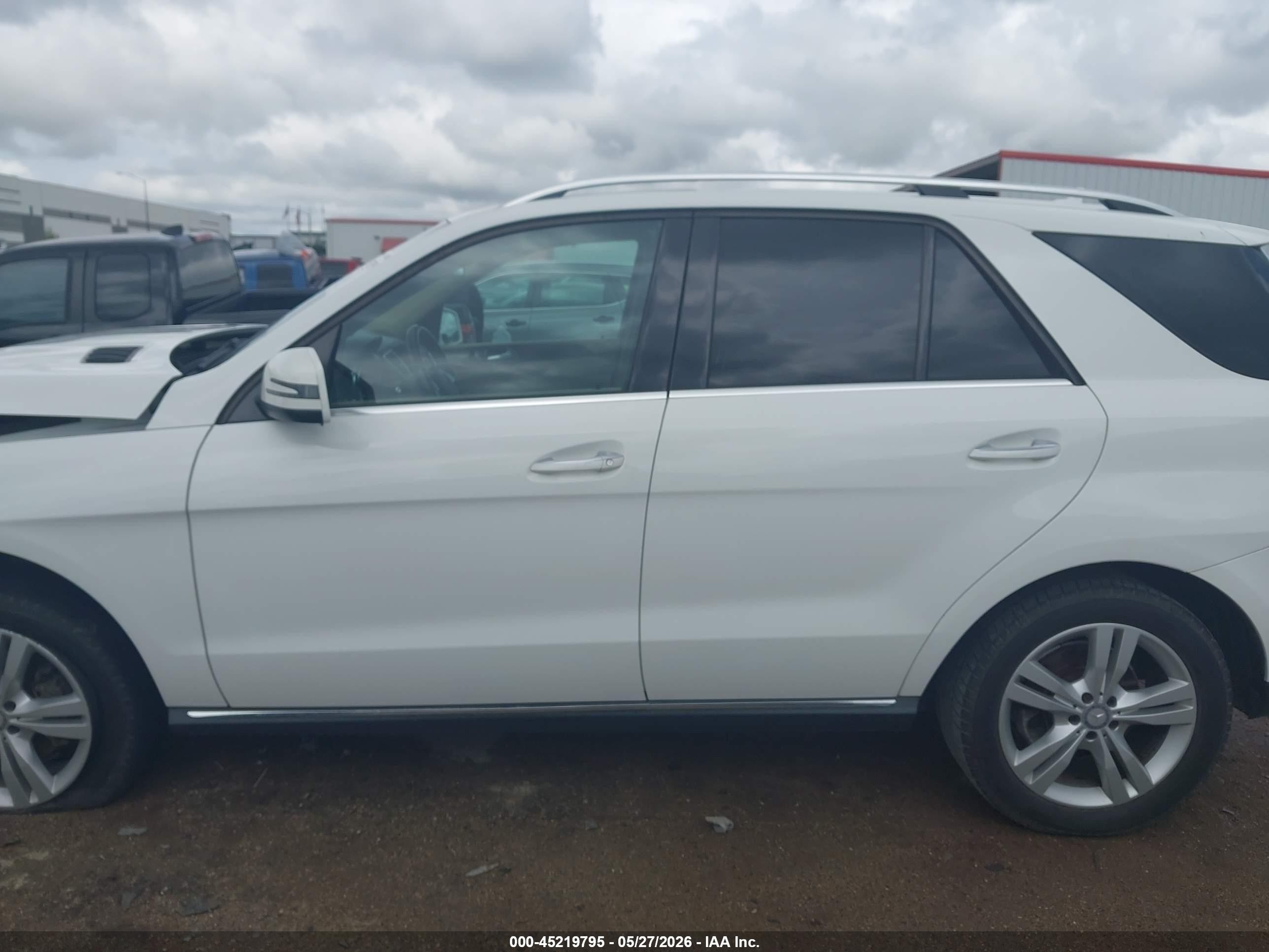 2015 Mercedes-benz Ml 350   Белый vin: 4JGDA5JB9FA583467