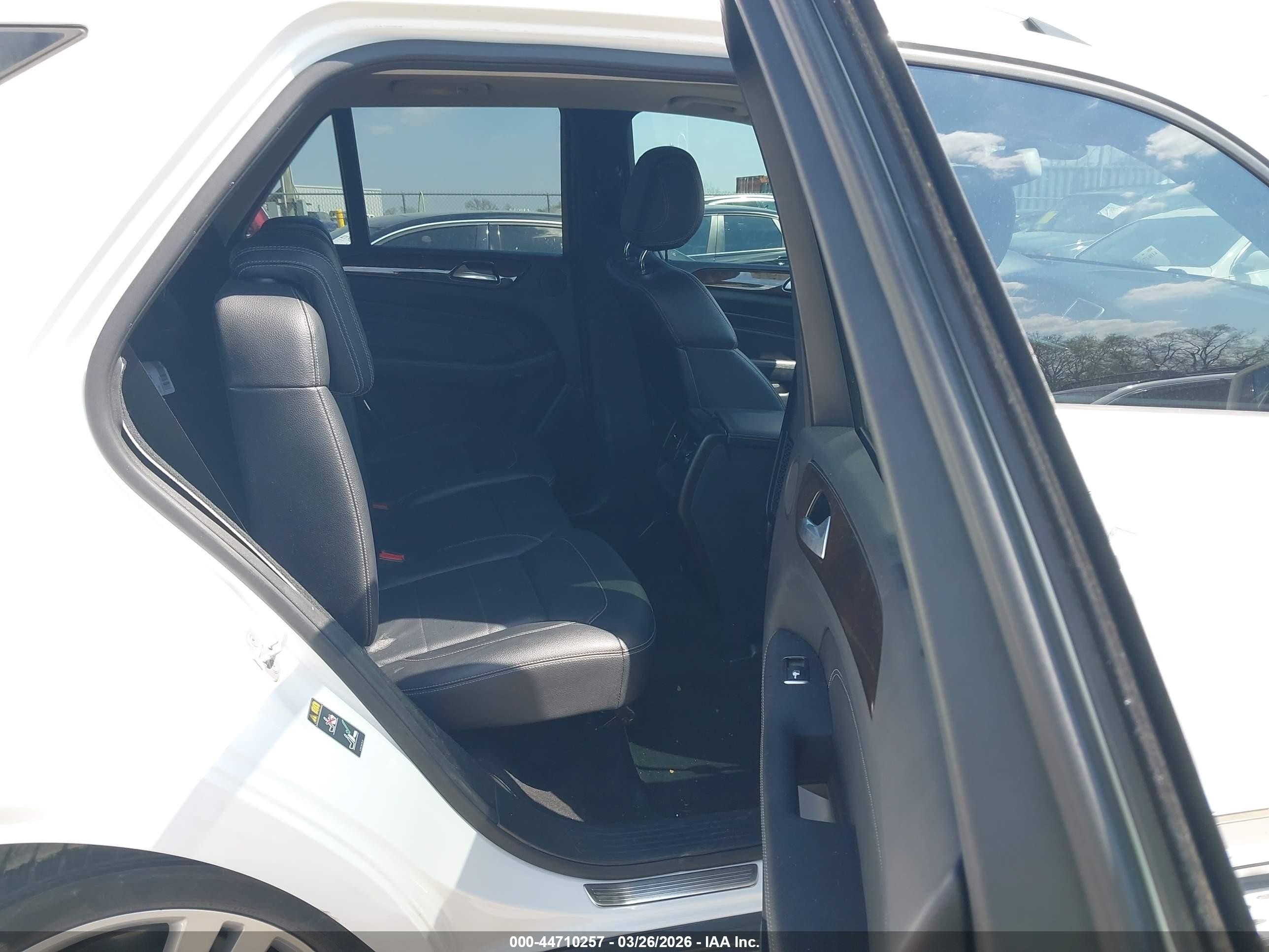 2015 Mercedes-benz Ml 350   White vin: 4JGDA5JBXFA530535