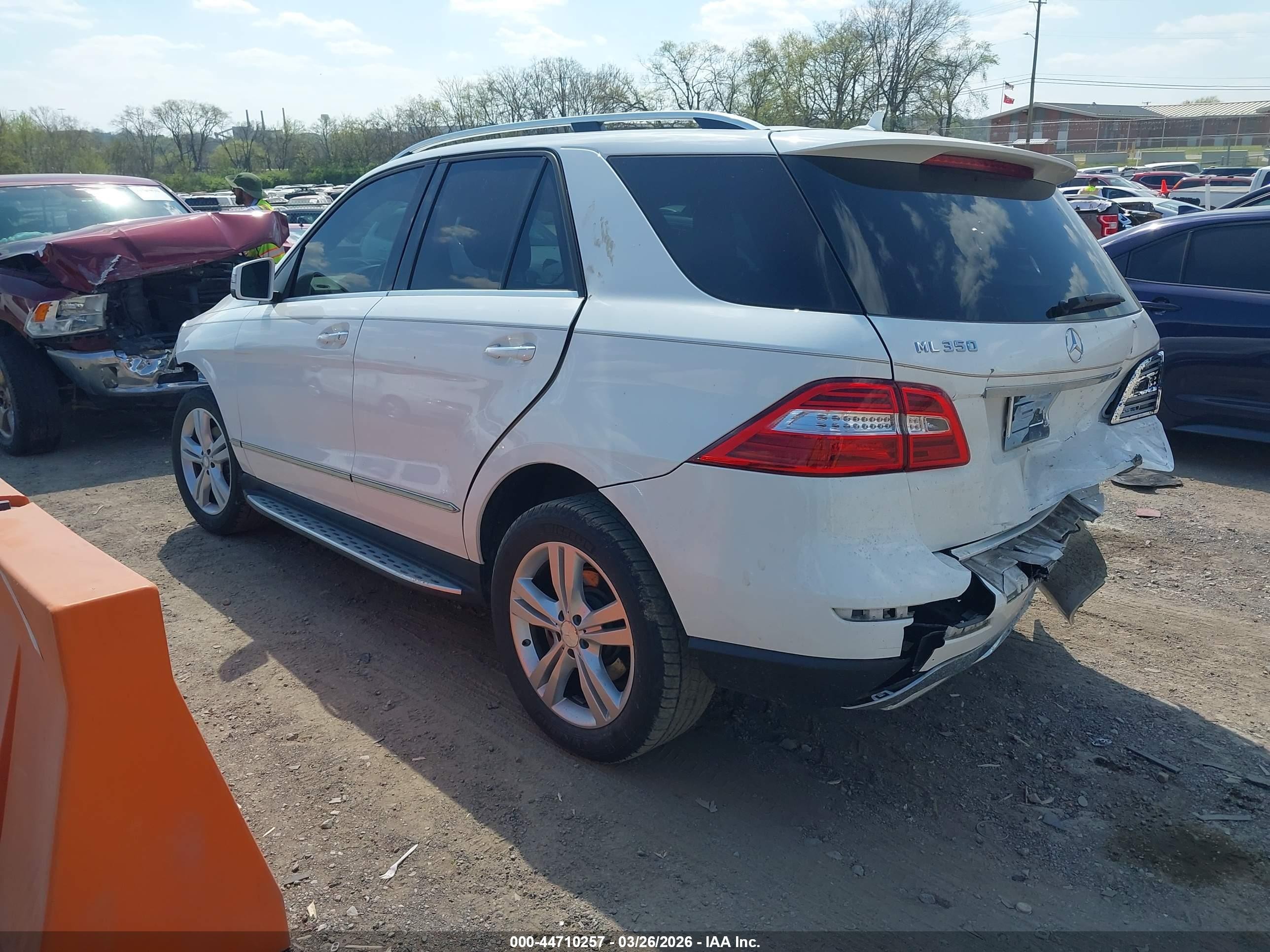 2015 Mercedes-benz Ml 350   White vin: 4JGDA5JBXFA530535