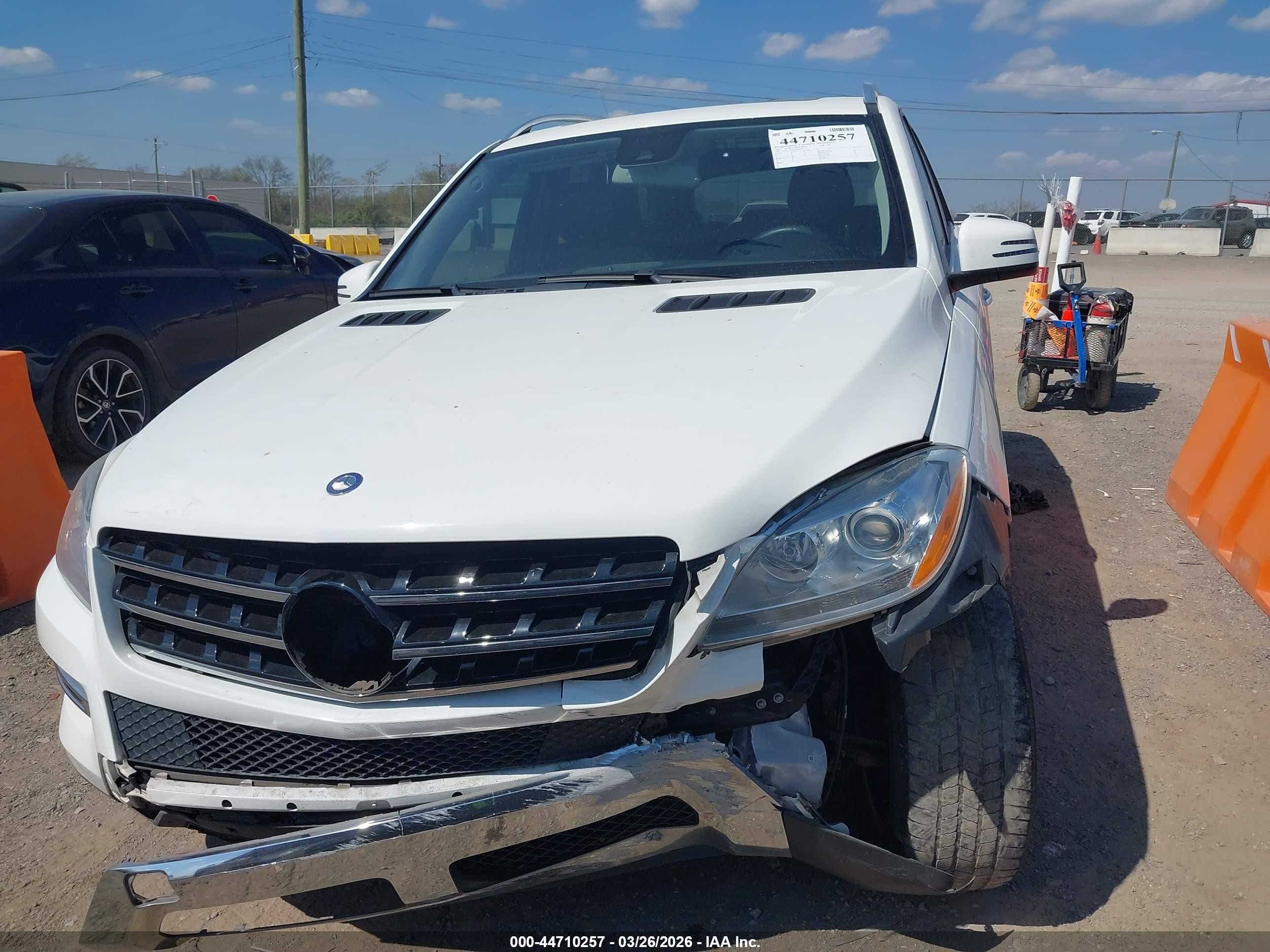 2015 Mercedes-benz Ml 350   White vin: 4JGDA5JBXFA530535