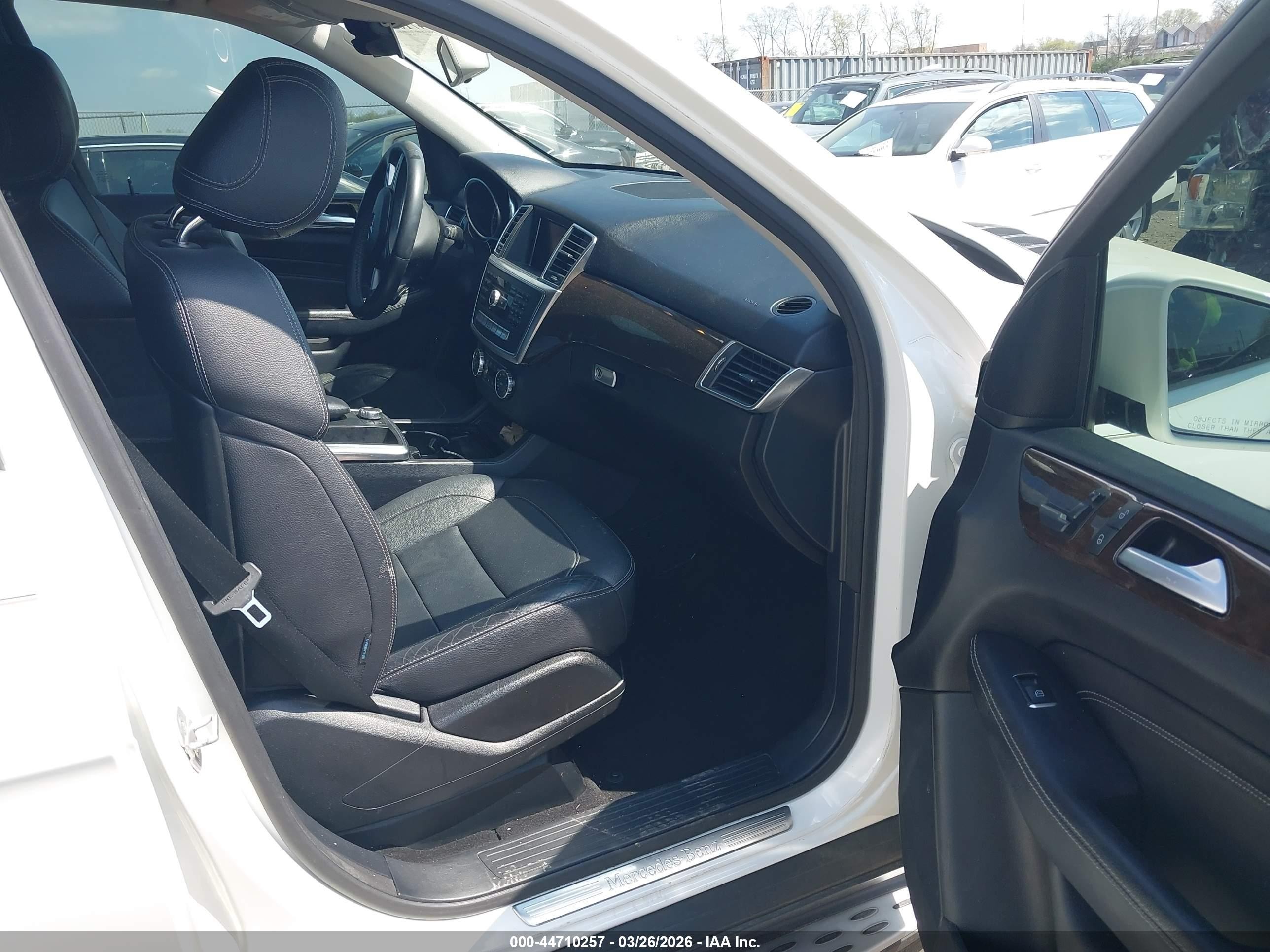 2015 Mercedes-benz Ml 350   White vin: 4JGDA5JBXFA530535