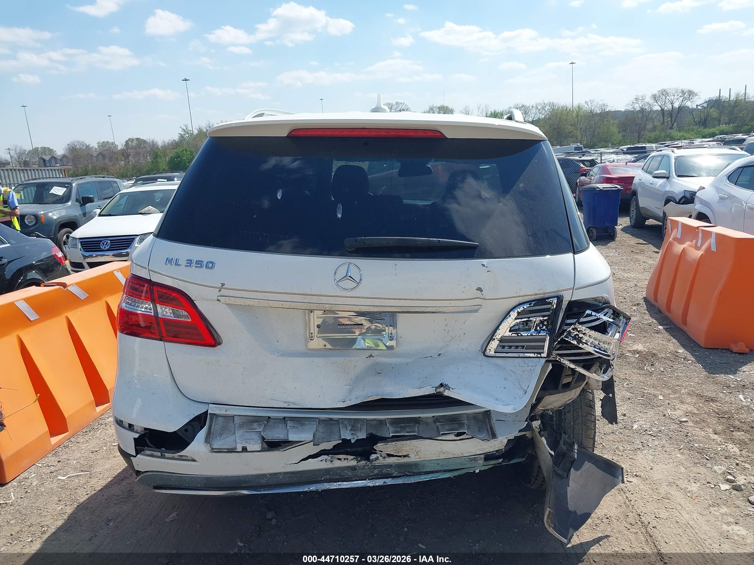 2015 Mercedes-benz Ml 350   White vin: 4JGDA5JBXFA530535
