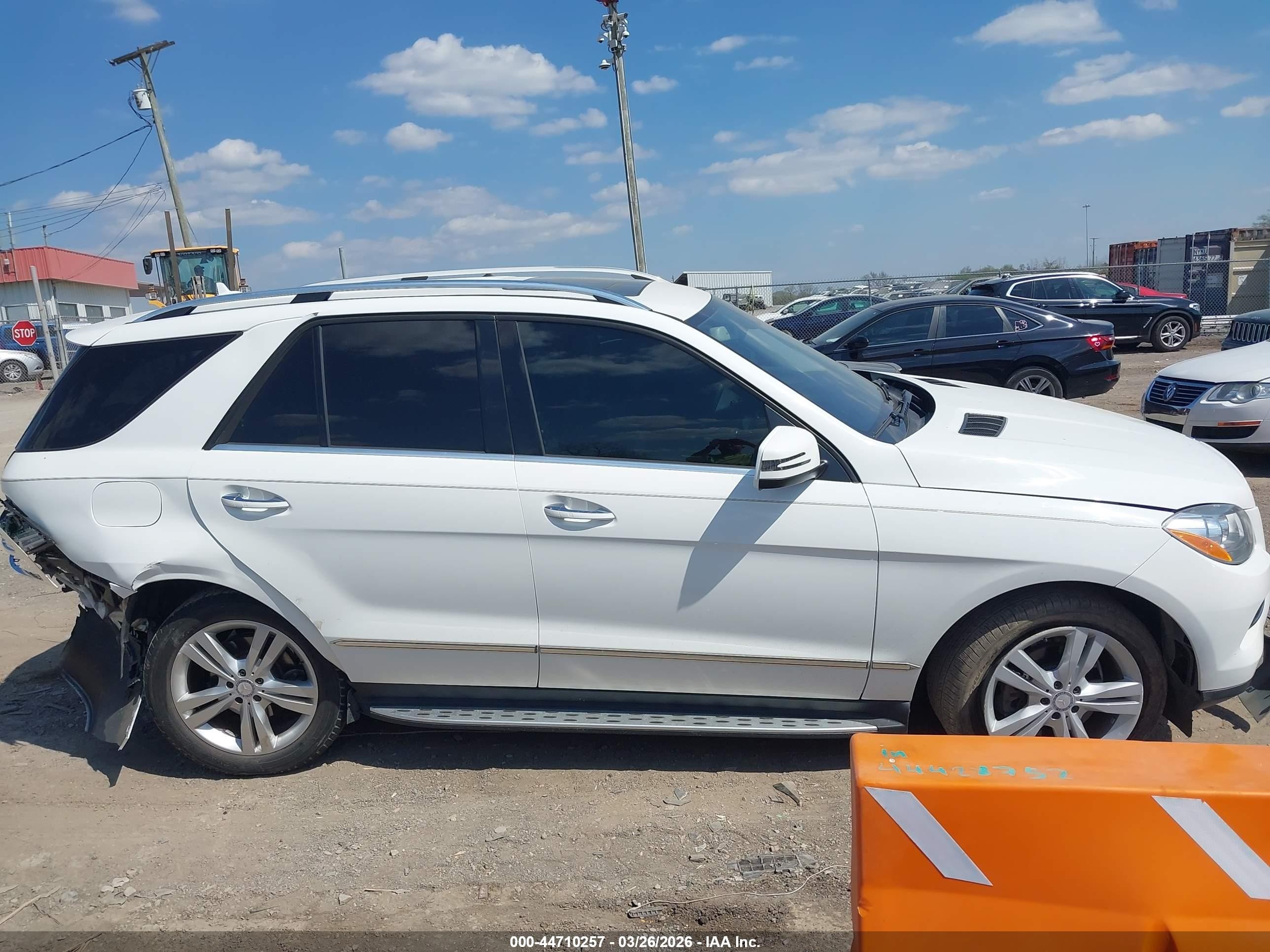 2015 Mercedes-benz Ml 350   White vin: 4JGDA5JBXFA530535