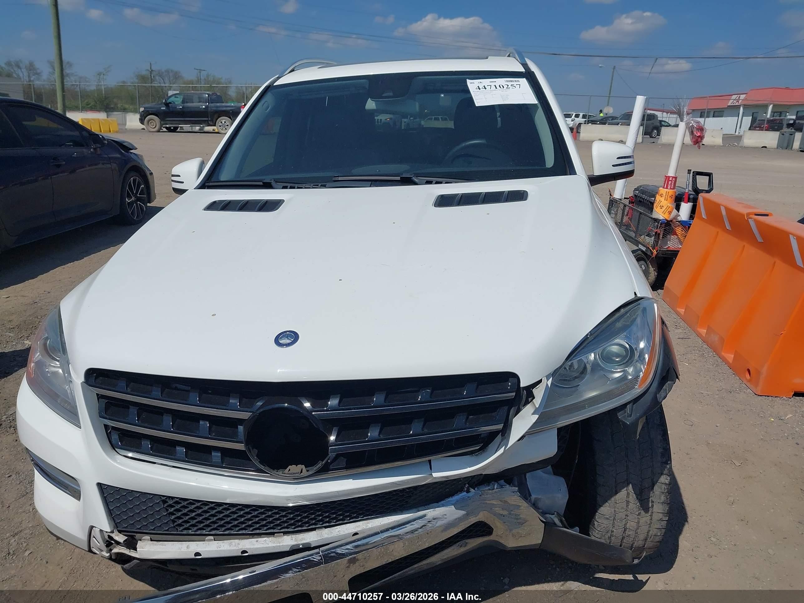 2015 Mercedes-benz Ml 350   White vin: 4JGDA5JBXFA530535