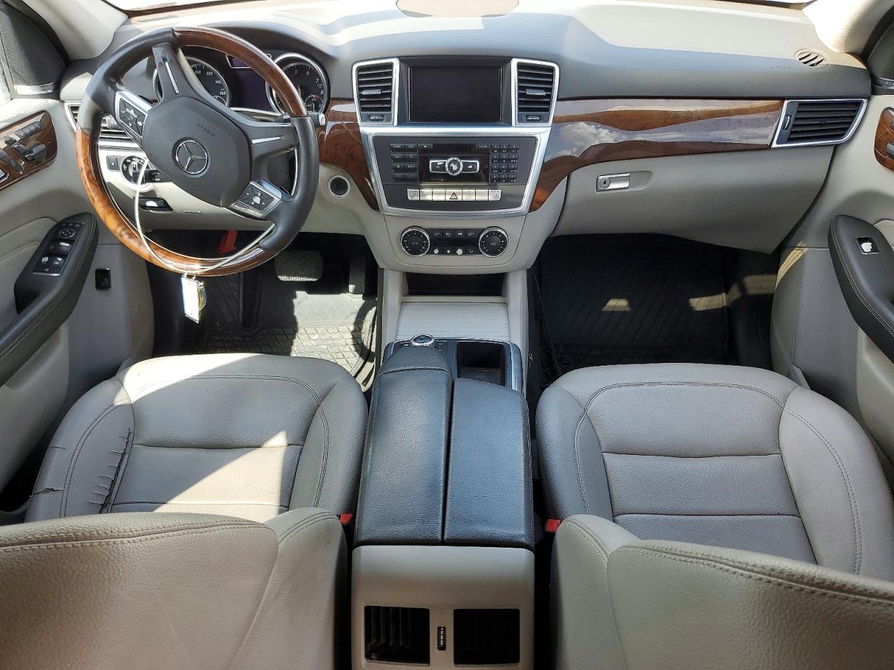 2012 Mercedes-benz Ml 550 4matic Белый vin: 4JGDA7DB0CA082163