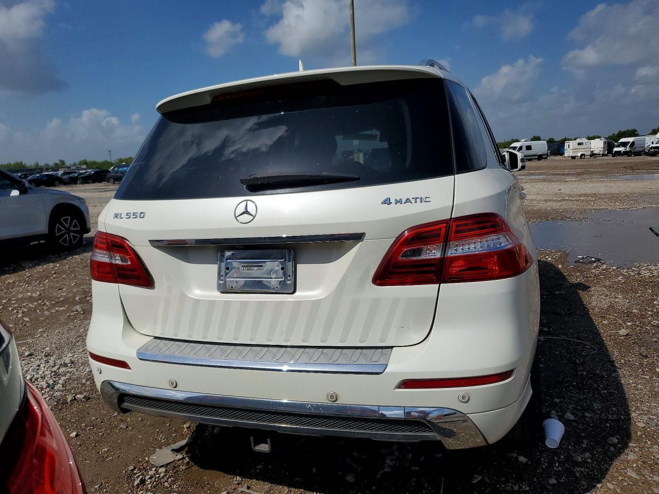 2012 Mercedes-benz Ml 550 4matic Белый vin: 4JGDA7DB0CA082163