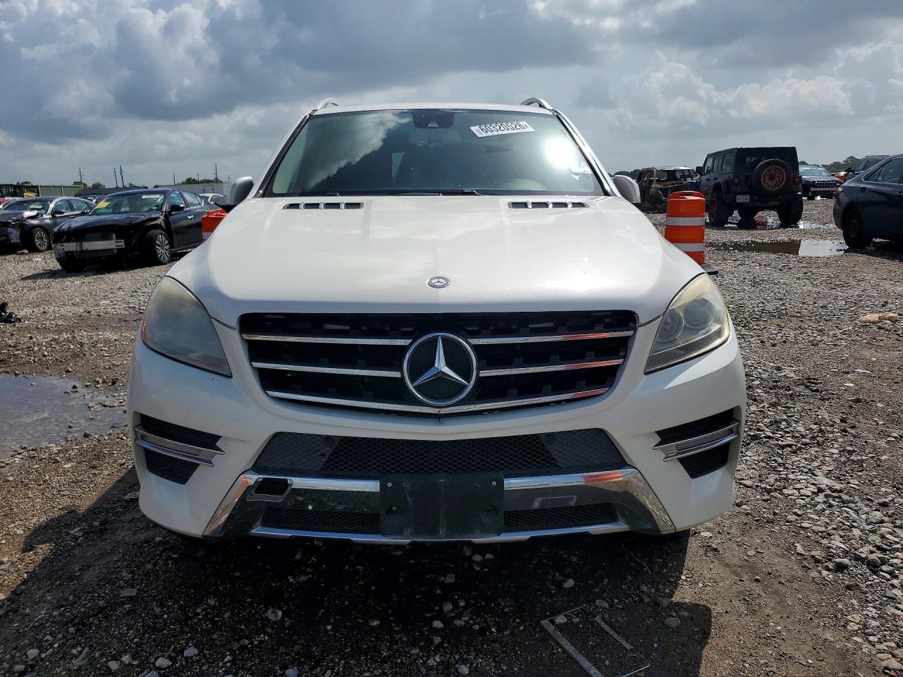 2012 Mercedes-benz Ml 550 4matic Белый vin: 4JGDA7DB0CA082163