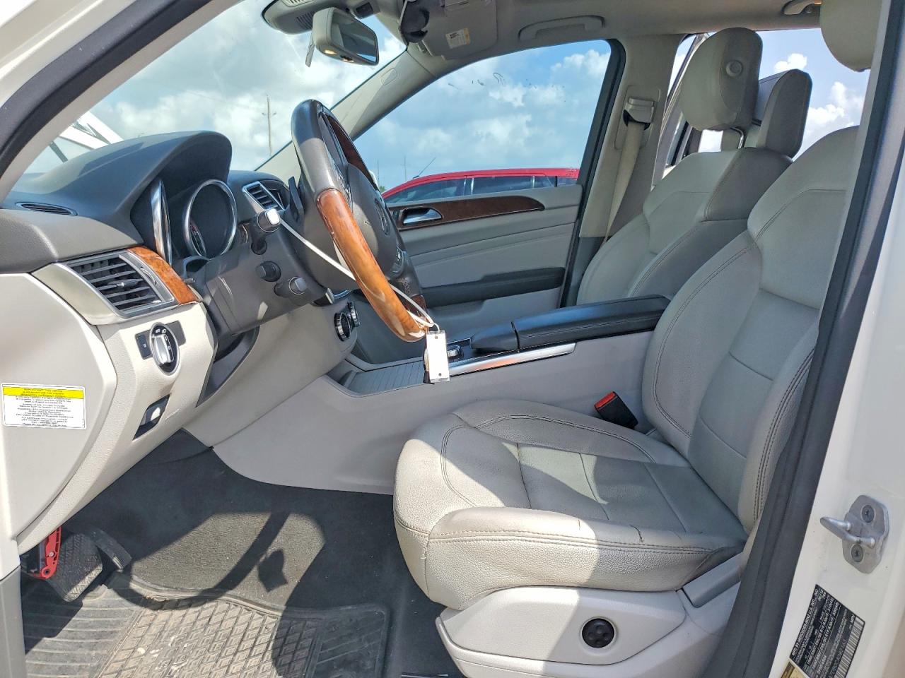 2012 Mercedes-benz Ml 550 4matic Белый vin: 4JGDA7DB0CA082163