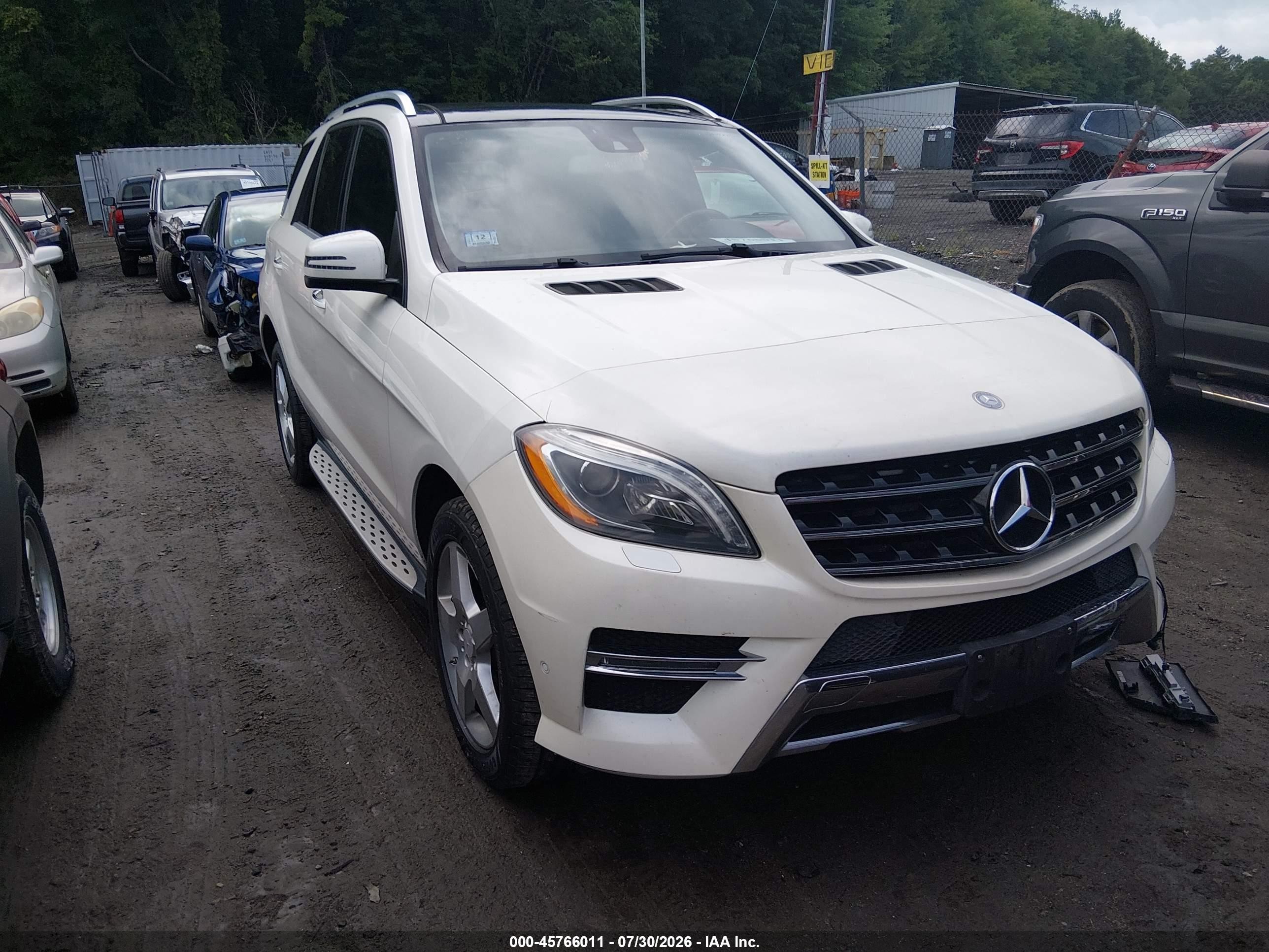 2013 Mercedes-benz Ml 550 4matic White vin: 4JGDA7DB0DA181549