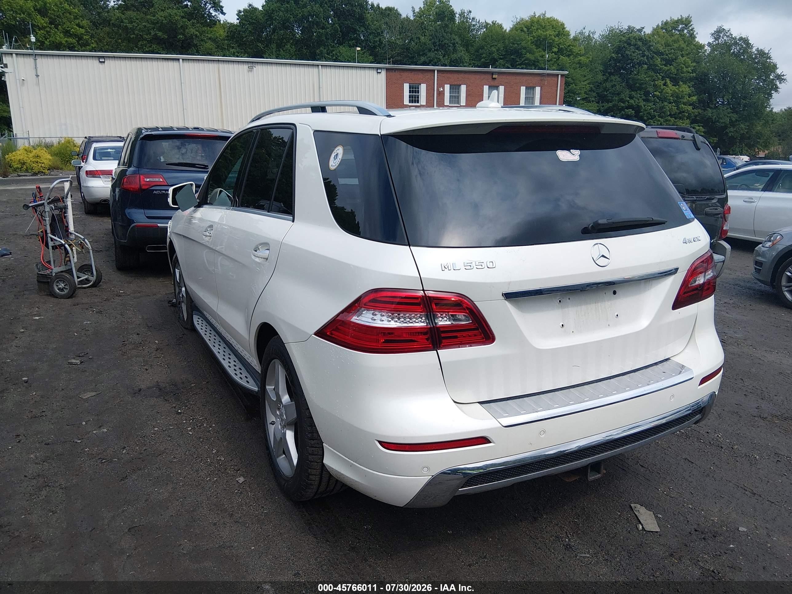 2013 Mercedes-benz Ml 550 4matic White vin: 4JGDA7DB0DA181549