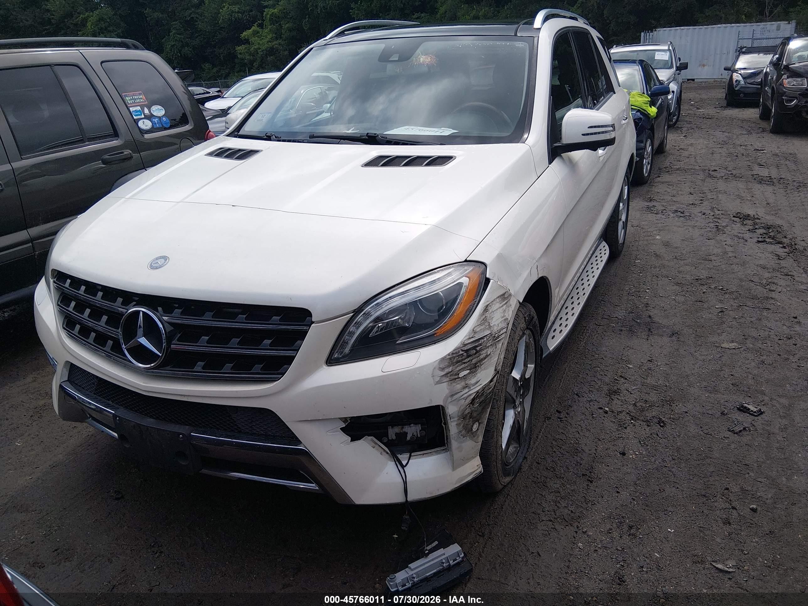 2013 Mercedes-benz Ml 550 4matic White vin: 4JGDA7DB0DA181549