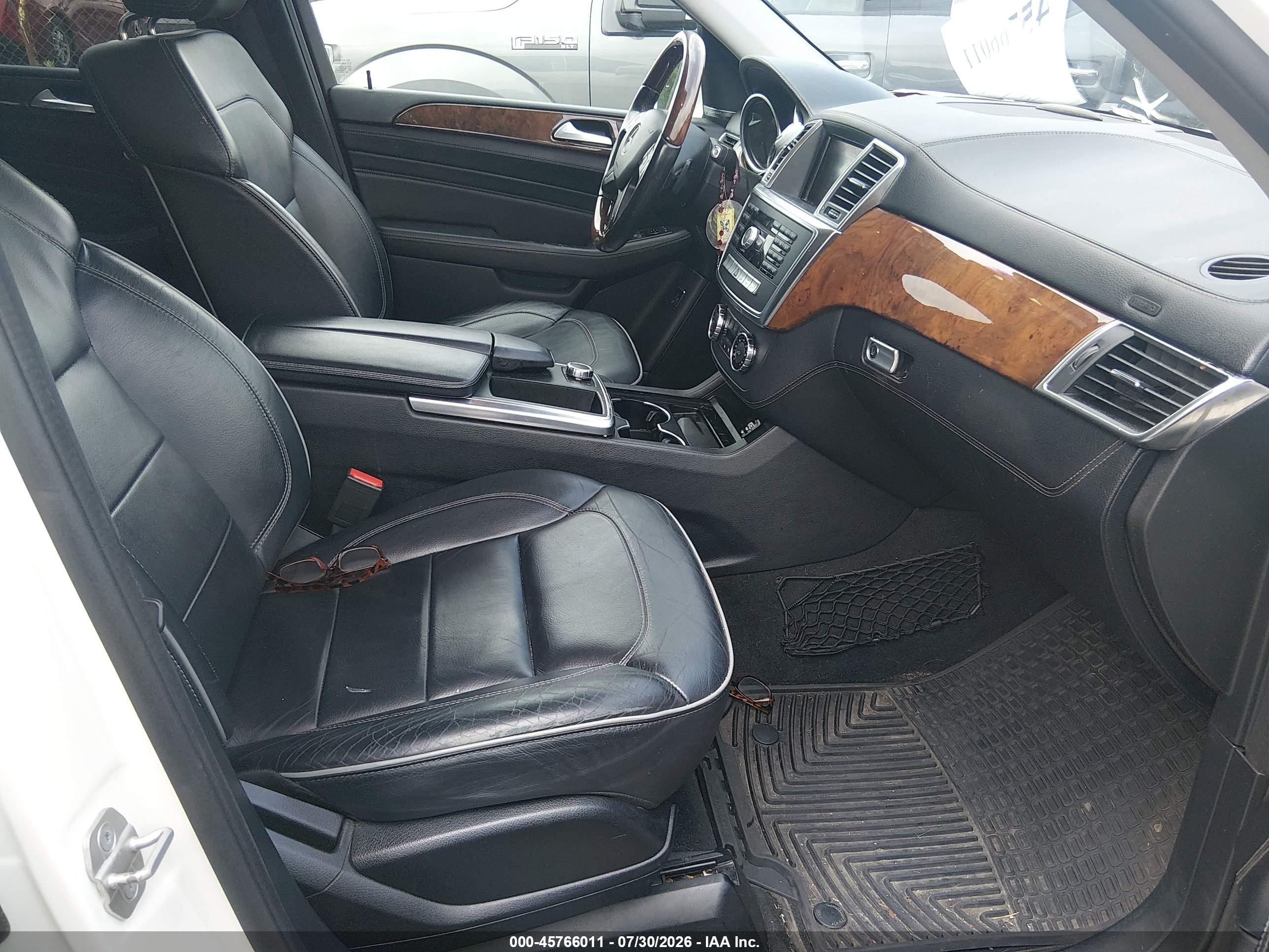 2013 Mercedes-benz Ml 550 4matic White vin: 4JGDA7DB0DA181549