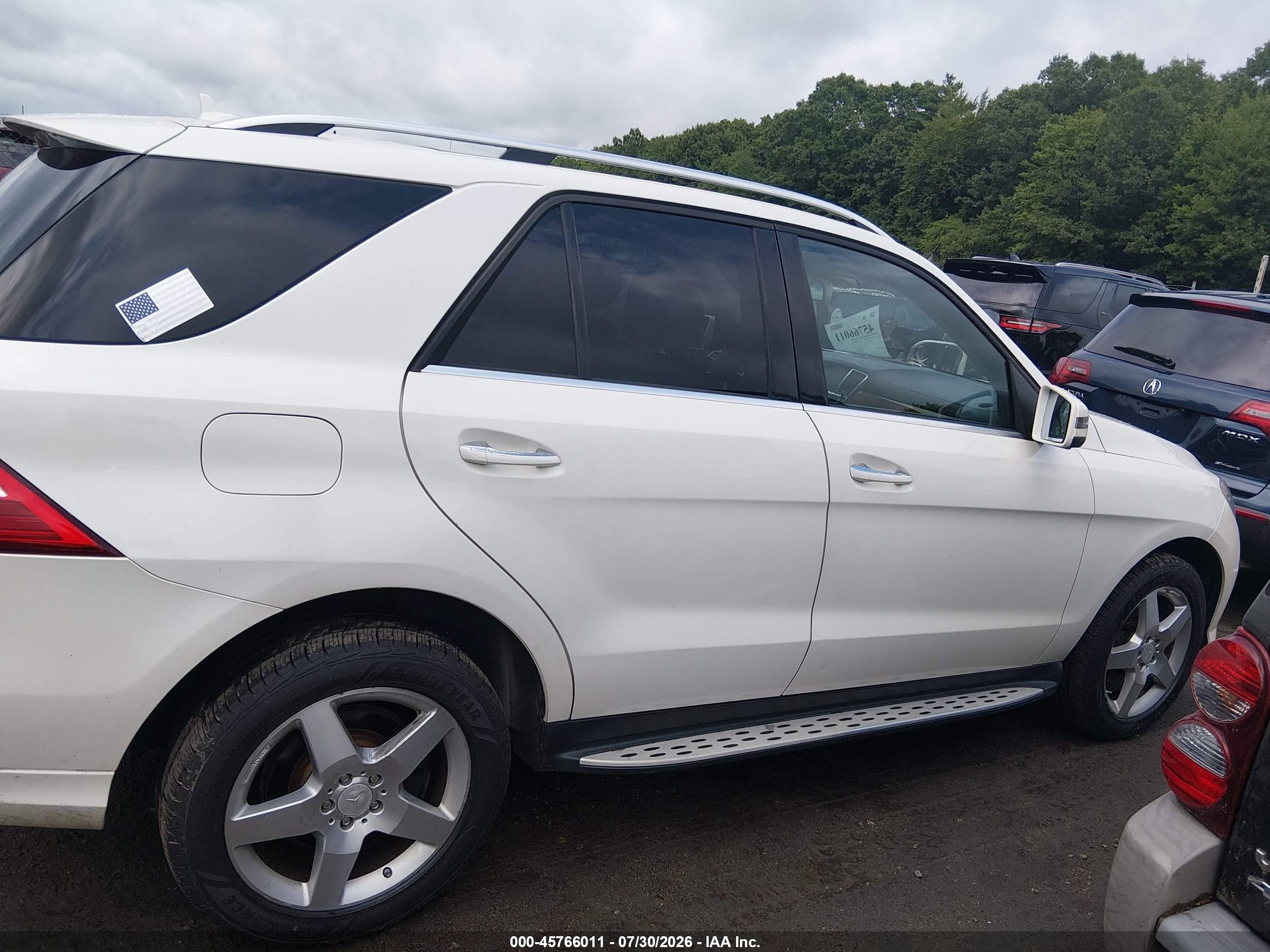 2013 Mercedes-benz Ml 550 4matic White vin: 4JGDA7DB0DA181549