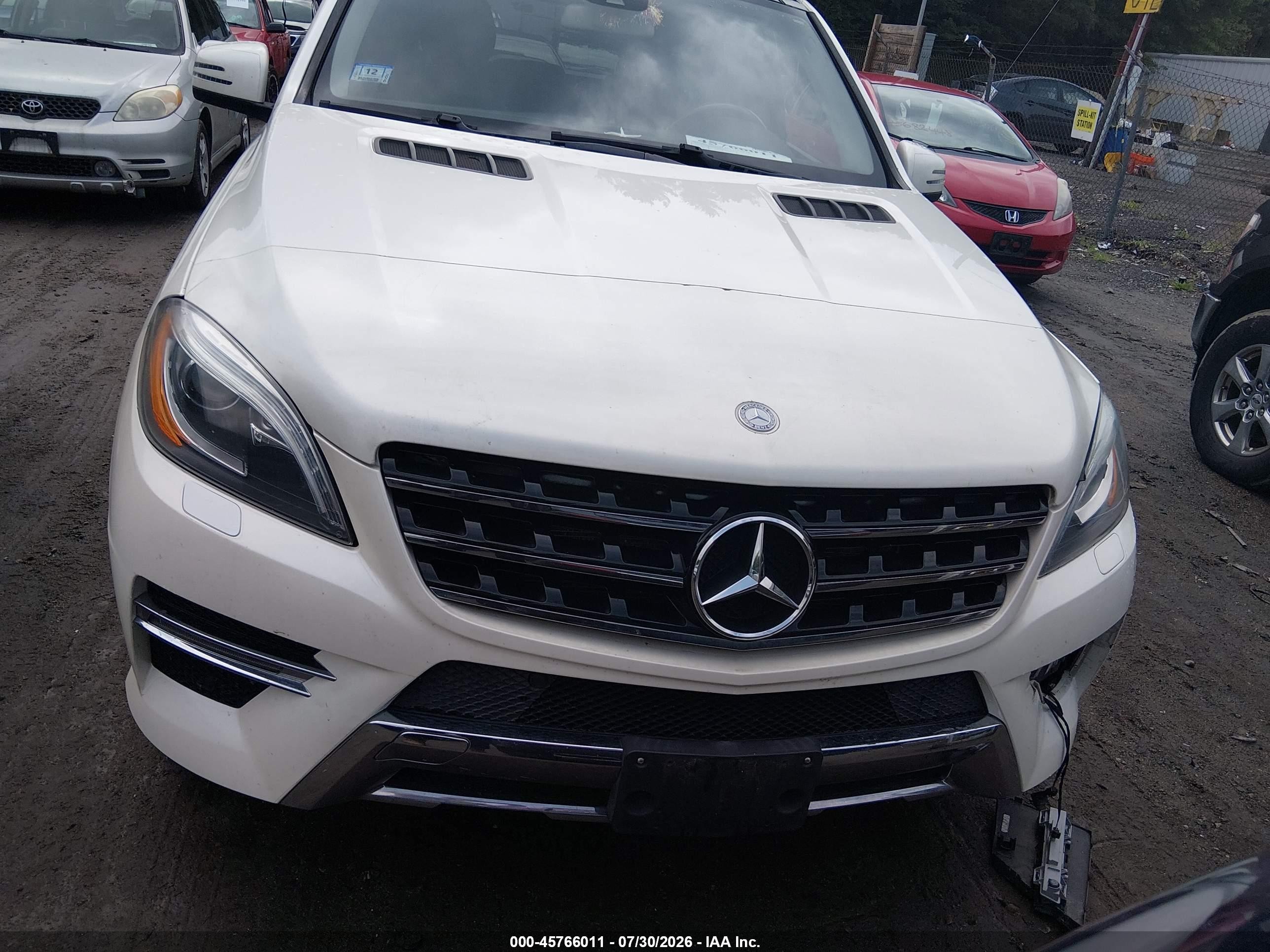 2013 Mercedes-benz Ml 550 4matic White vin: 4JGDA7DB0DA181549