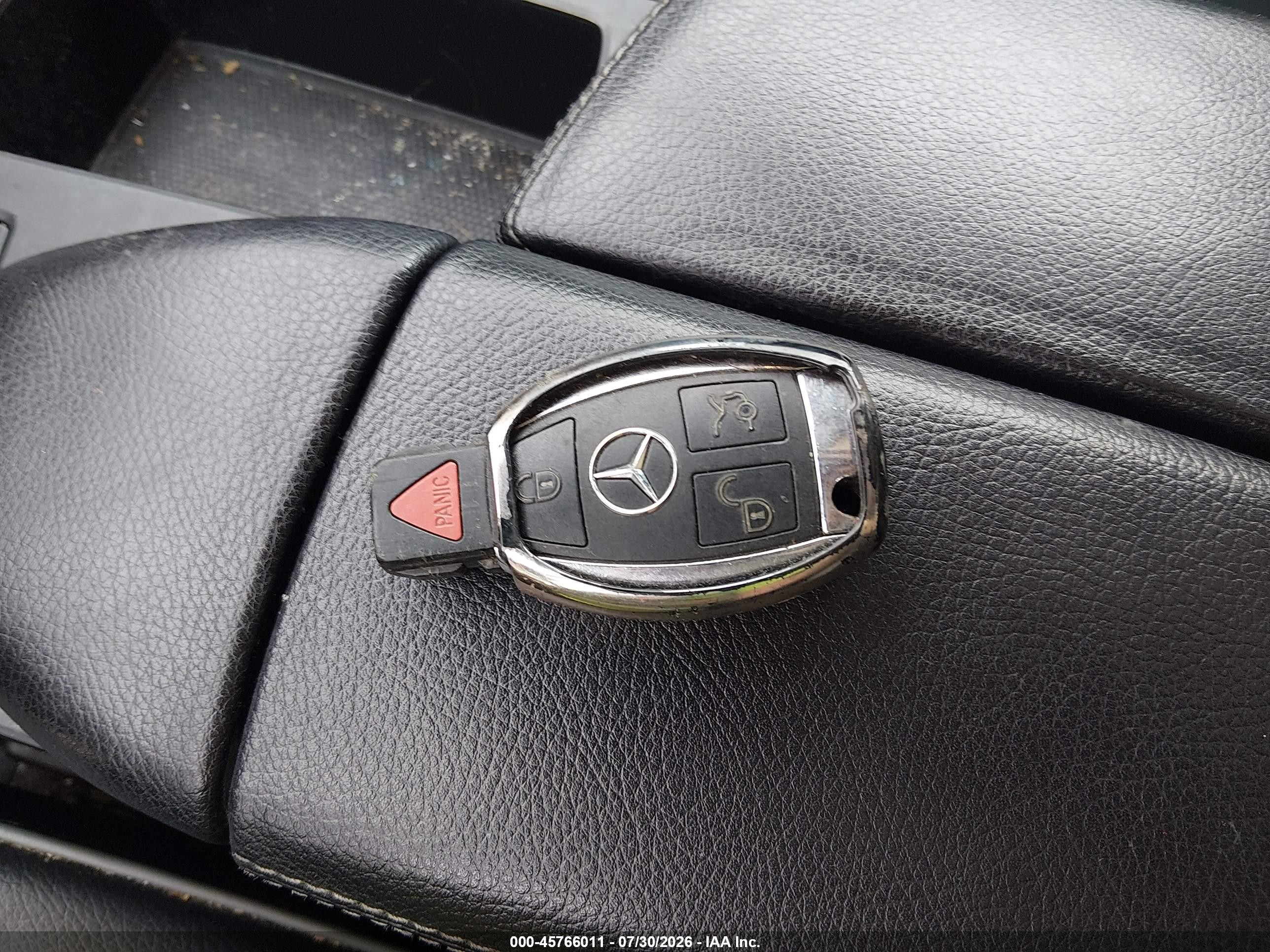 2013 Mercedes-benz Ml 550 4matic White vin: 4JGDA7DB0DA181549