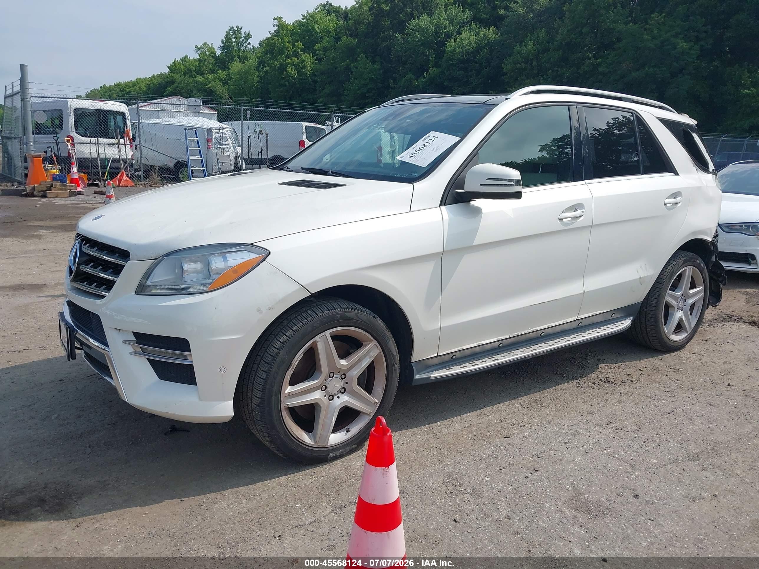 2014 Mercedes-benz Ml 550 4matic White vin: 4JGDA7DB0EA350051