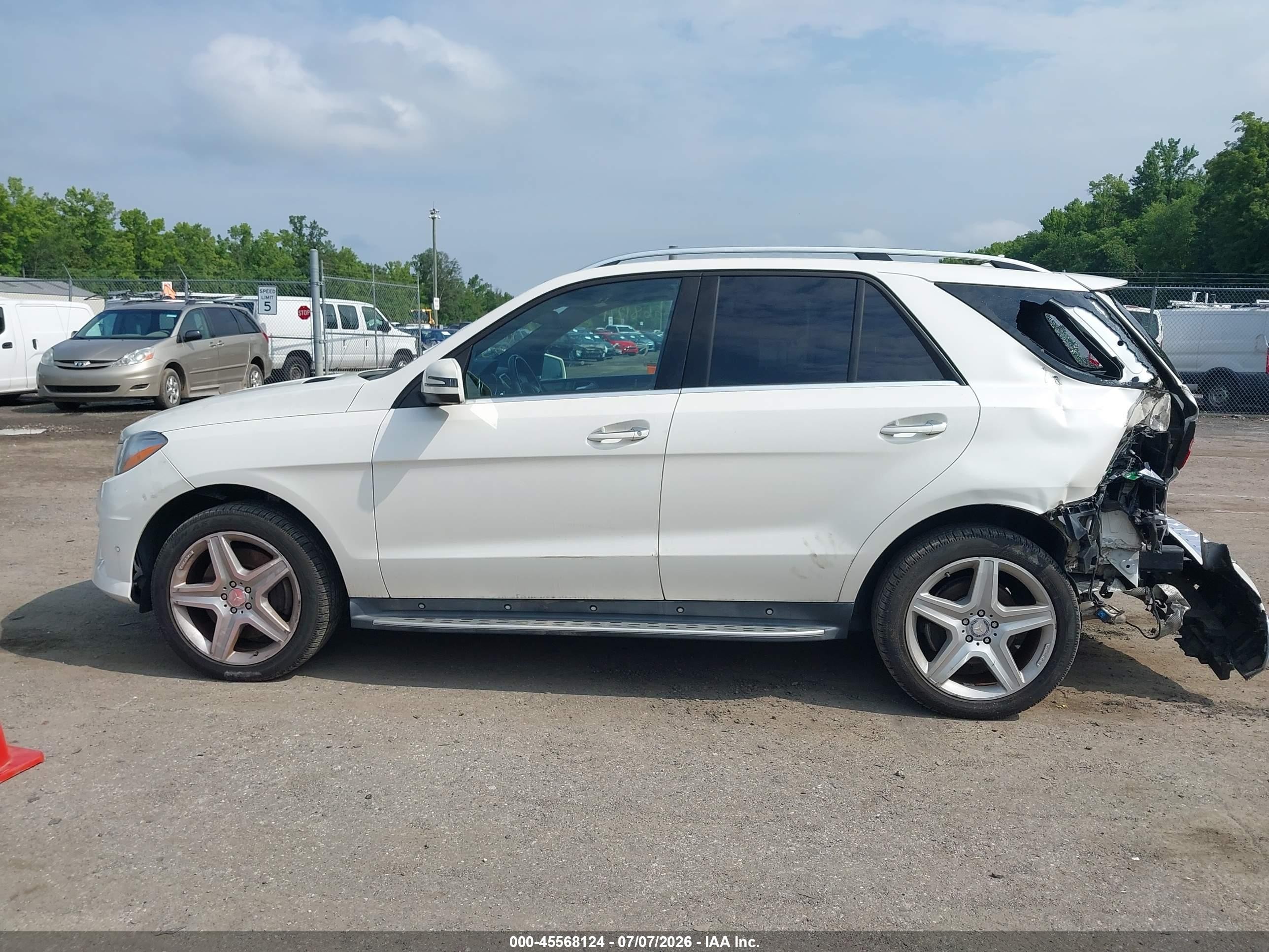 2014 Mercedes-benz Ml 550 4matic White vin: 4JGDA7DB0EA350051