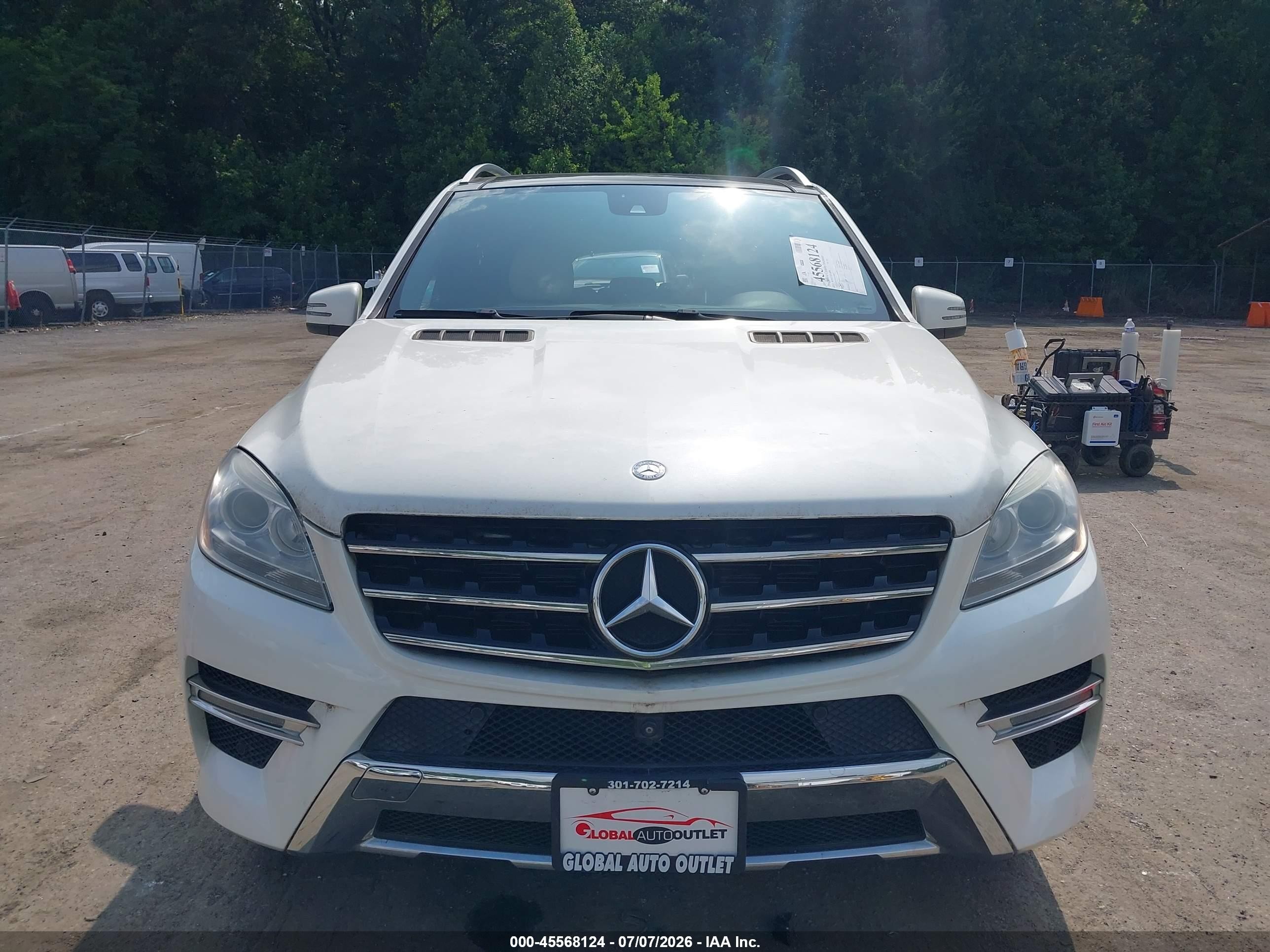 2014 Mercedes-benz Ml 550 4matic White vin: 4JGDA7DB0EA350051