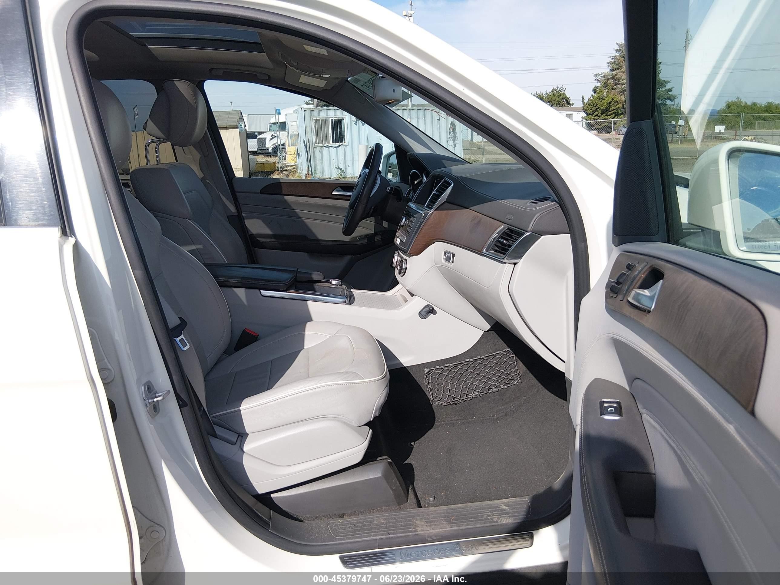 2013 Mercedes-benz Ml 550 4matic White vin: 4JGDA7DB1DA182791