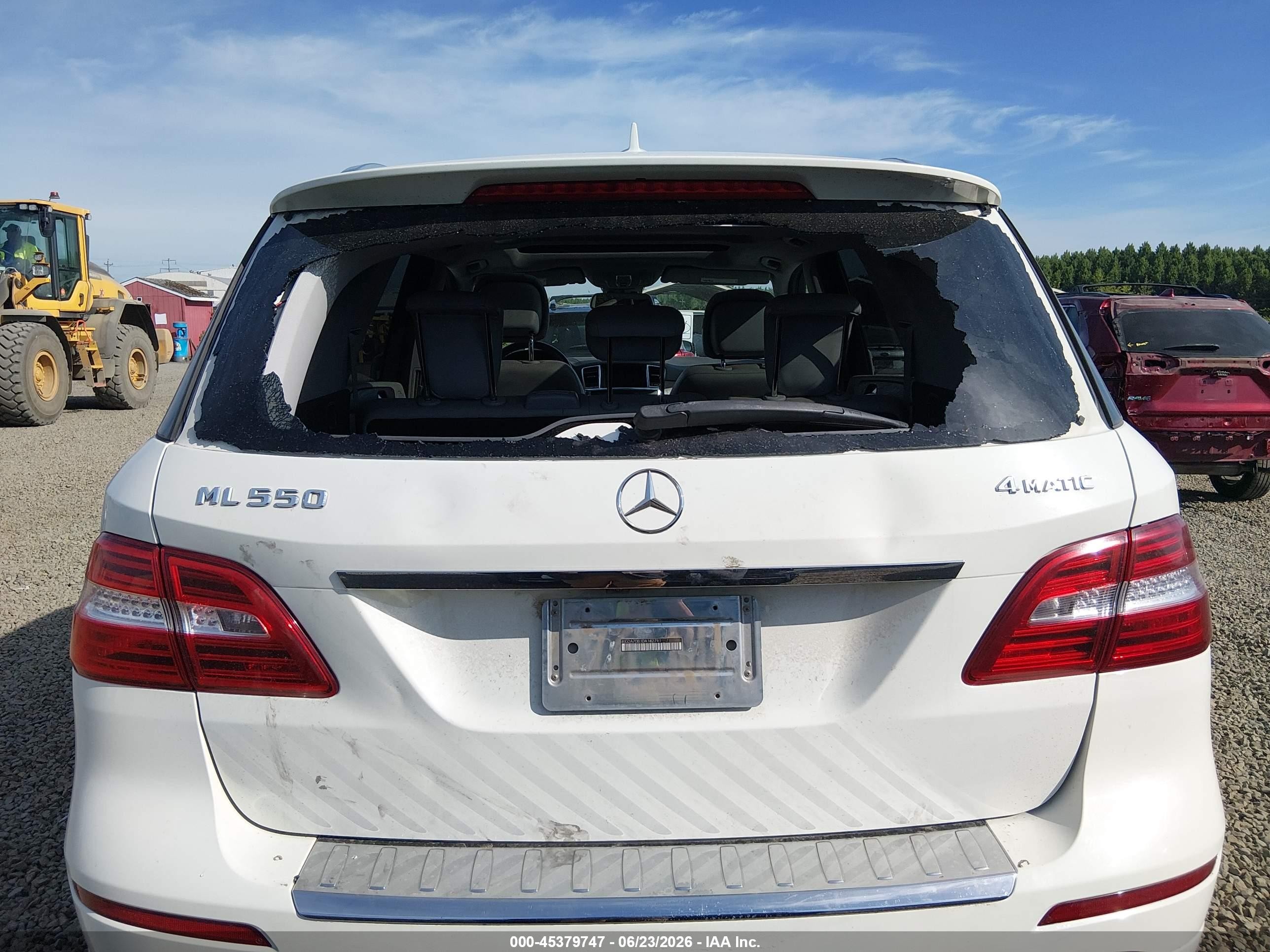 2013 Mercedes-benz Ml 550 4matic White vin: 4JGDA7DB1DA182791