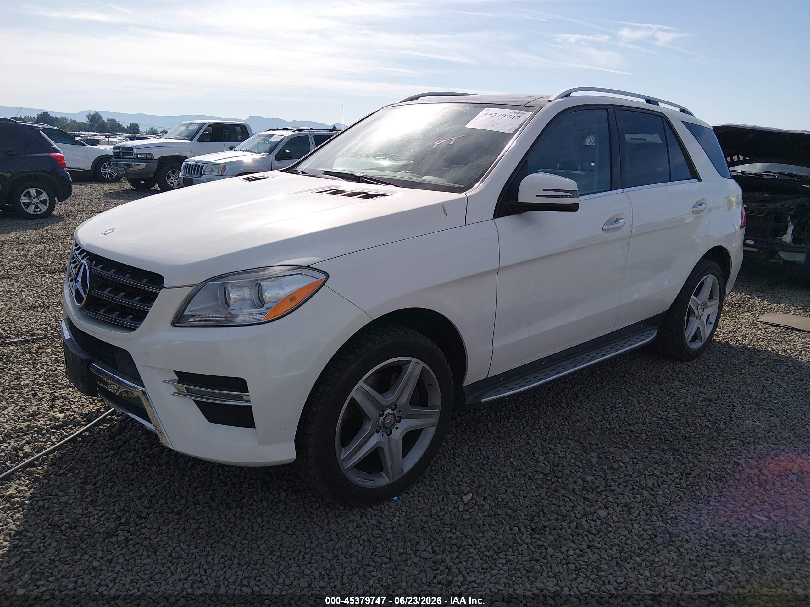 2013 Mercedes-benz Ml 550 4matic White vin: 4JGDA7DB1DA182791