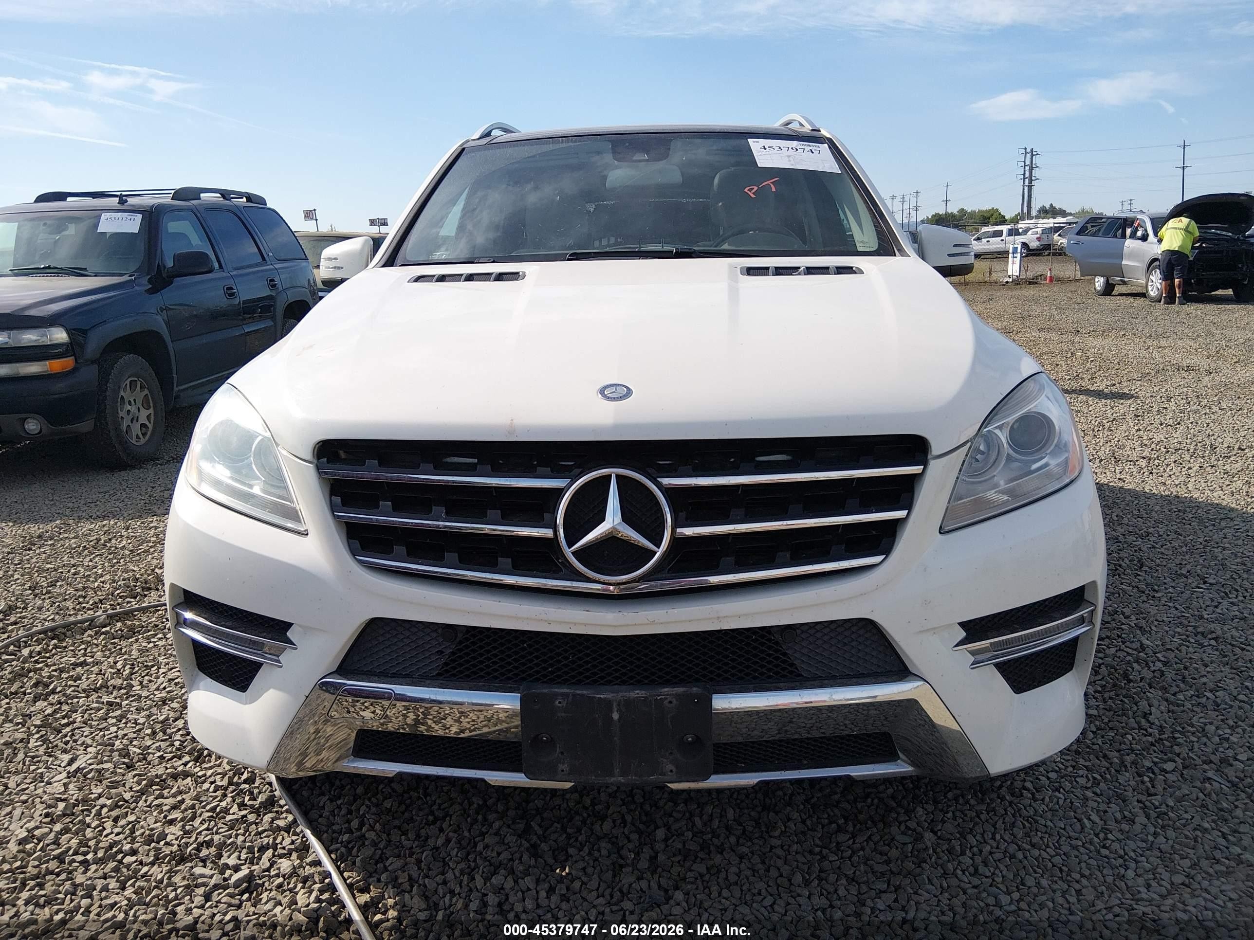 2013 Mercedes-benz Ml 550 4matic White vin: 4JGDA7DB1DA182791