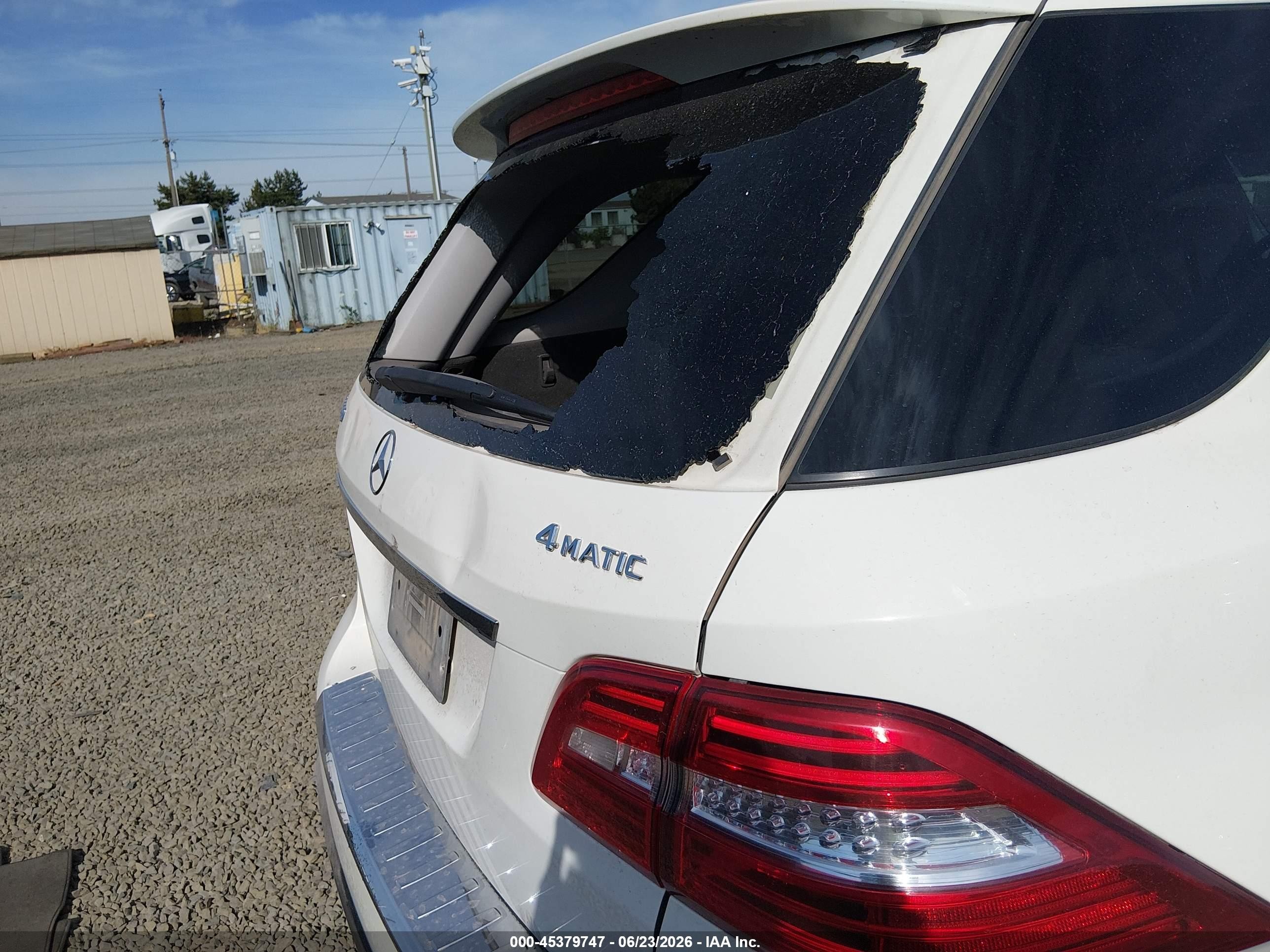 2013 Mercedes-benz Ml 550 4matic White vin: 4JGDA7DB1DA182791