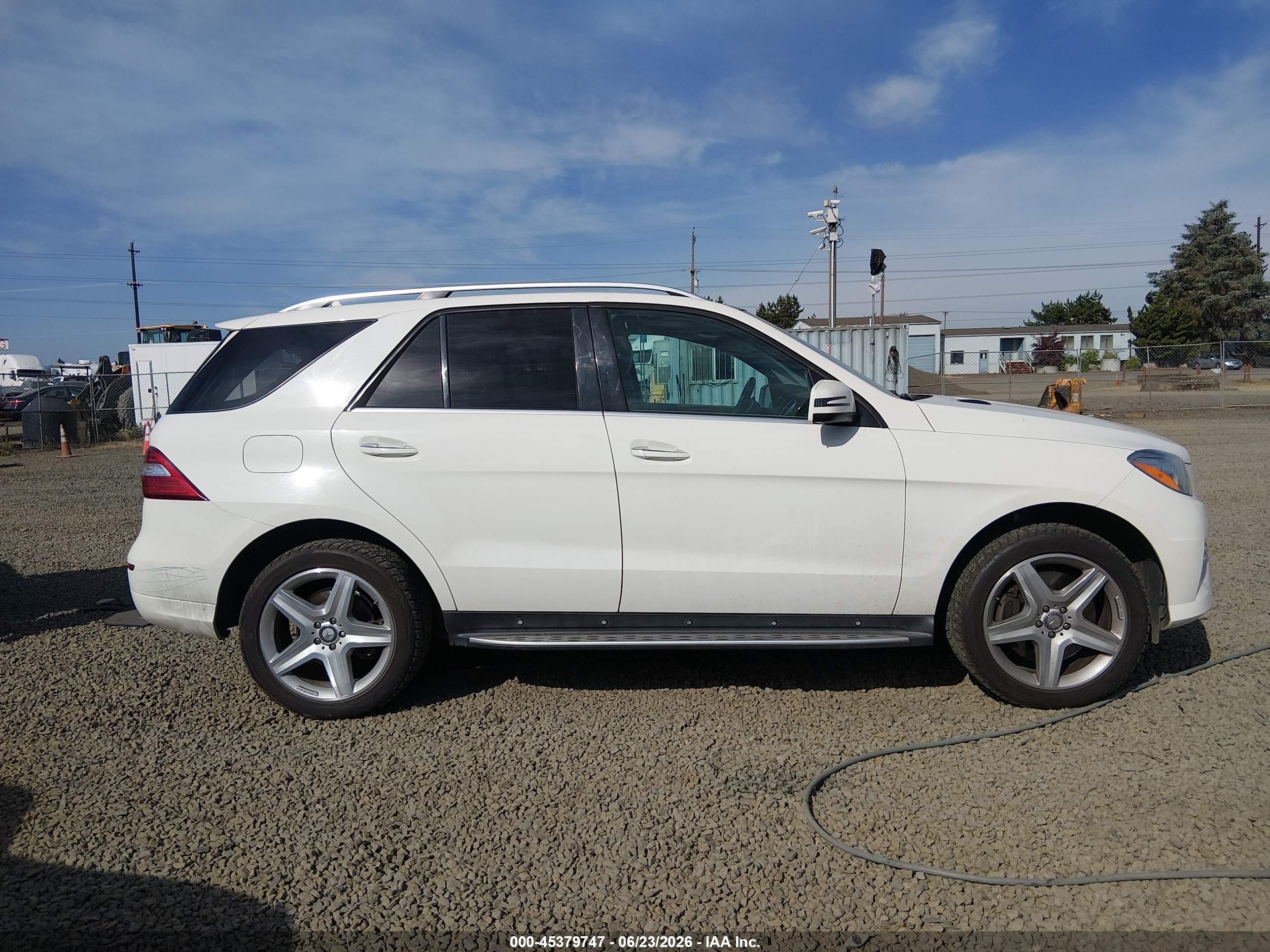 2013 Mercedes-benz Ml 550 4matic White vin: 4JGDA7DB1DA182791