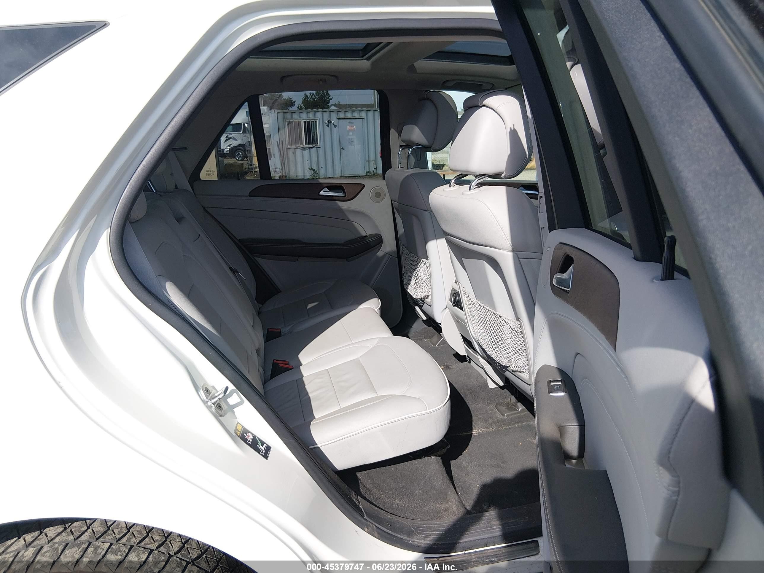 2013 Mercedes-benz Ml 550 4matic White vin: 4JGDA7DB1DA182791