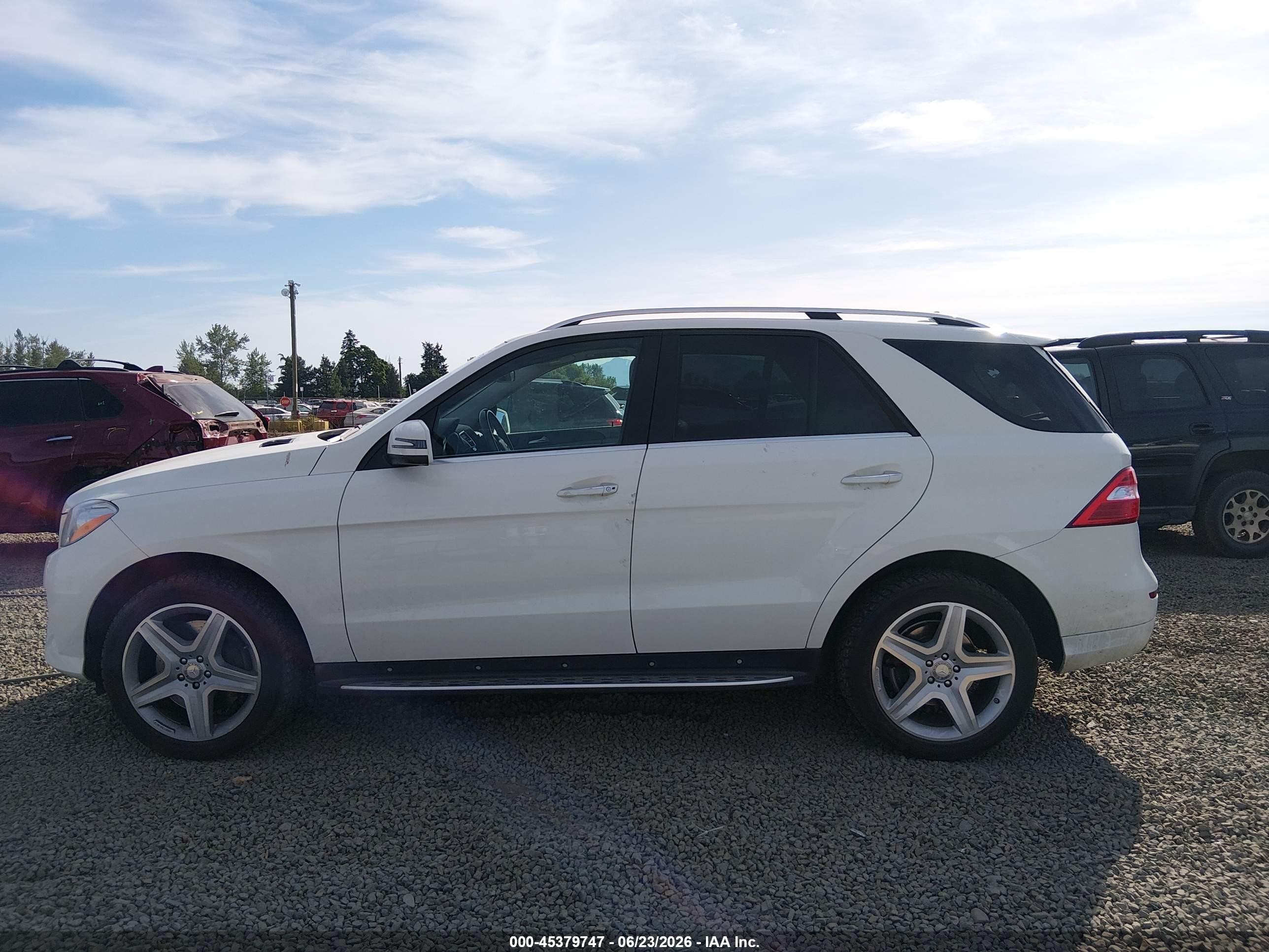 2013 Mercedes-benz Ml 550 4matic White vin: 4JGDA7DB1DA182791