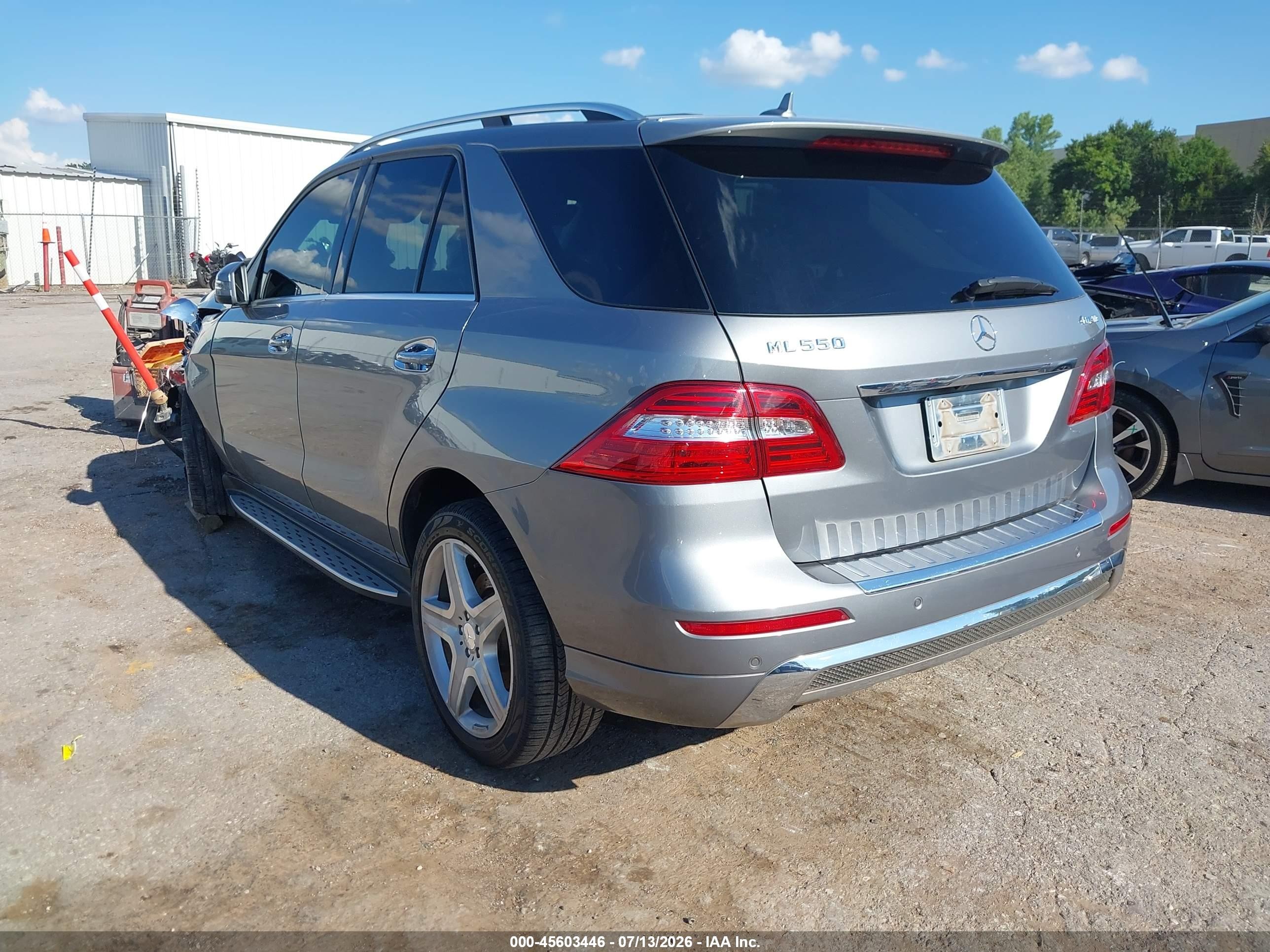 2013 Mercedes-benz Ml 550 4matic Серебряный vin: 4JGDA7DB5DA123503