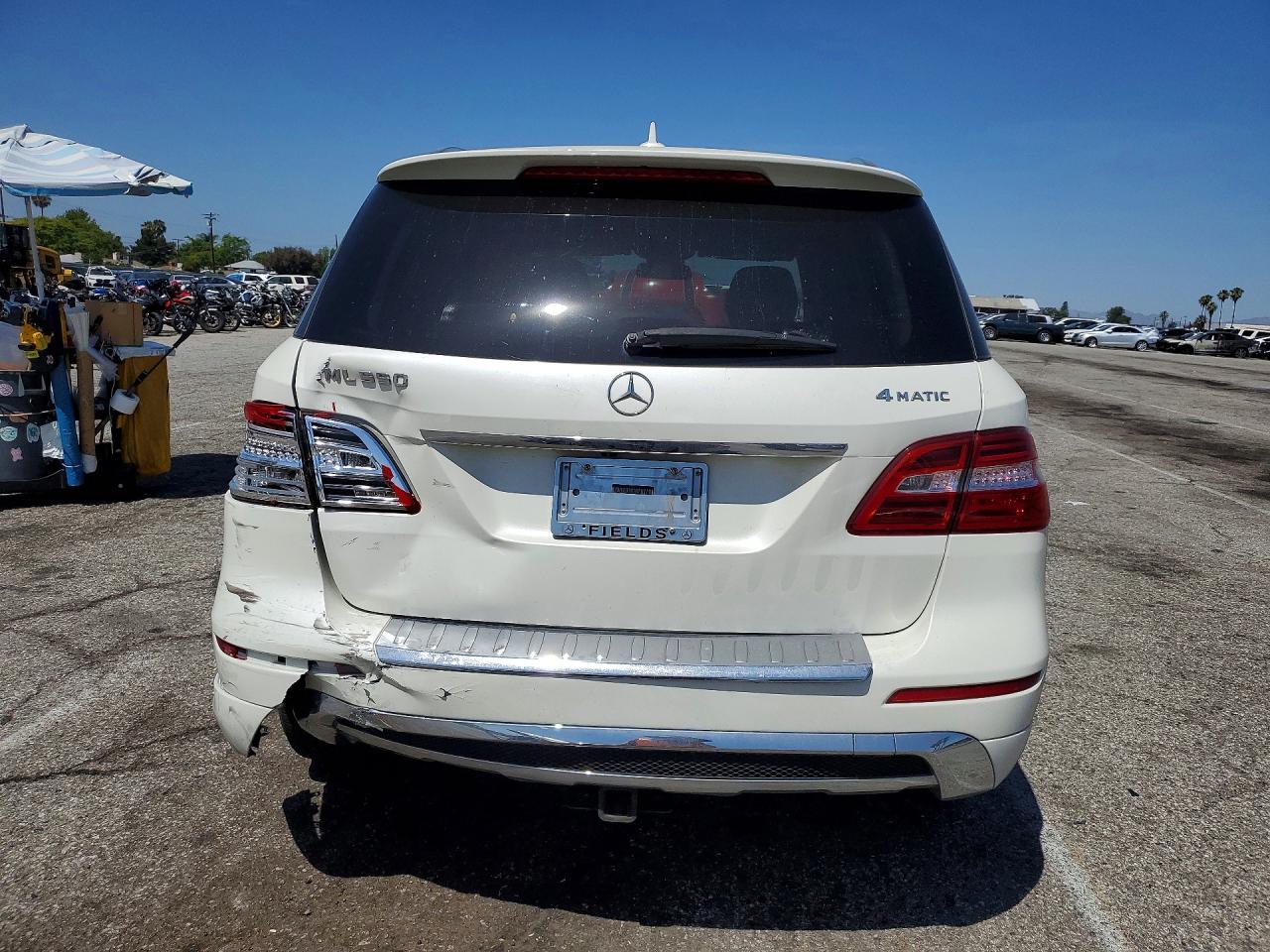 2012 Mercedes-benz Ml 550 White vin: 4JGDA7DB6CA090753