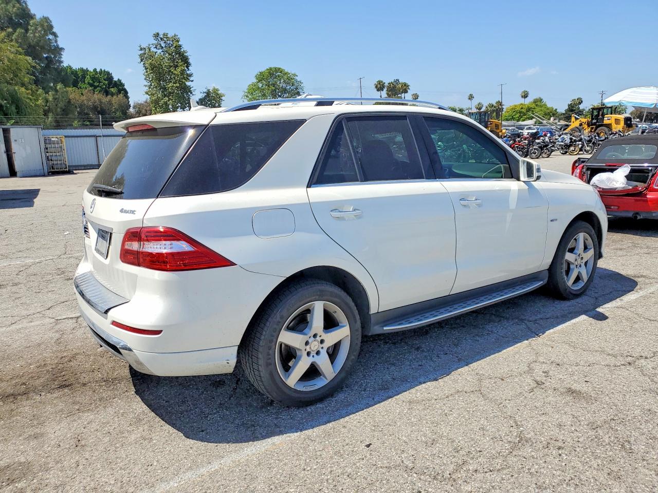 2012 Mercedes-benz Ml 550 White vin: 4JGDA7DB6CA090753