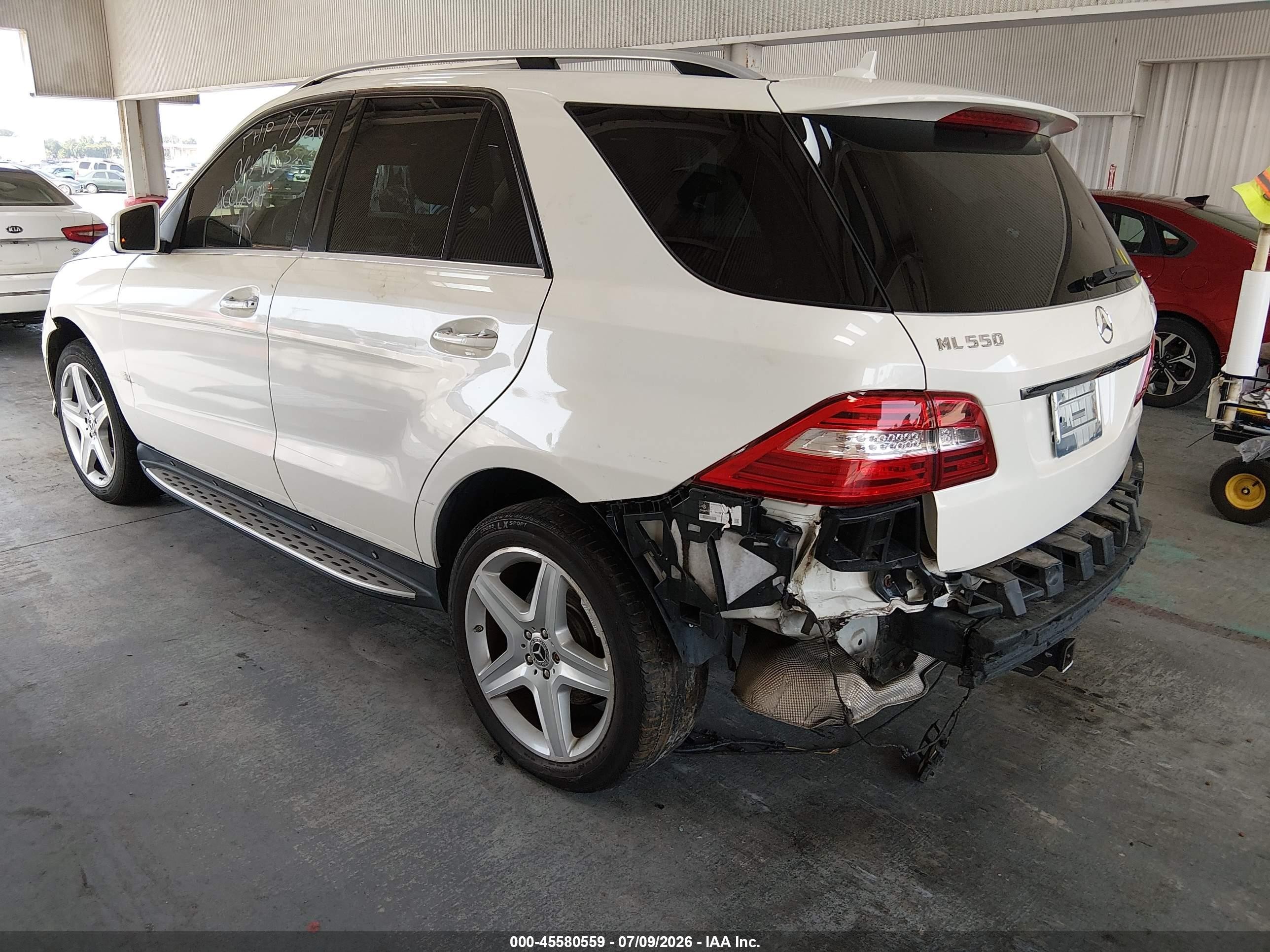 2013 Mercedes-benz Ml 550 4matic Белый vin: 4JGDA7DB6DA186433