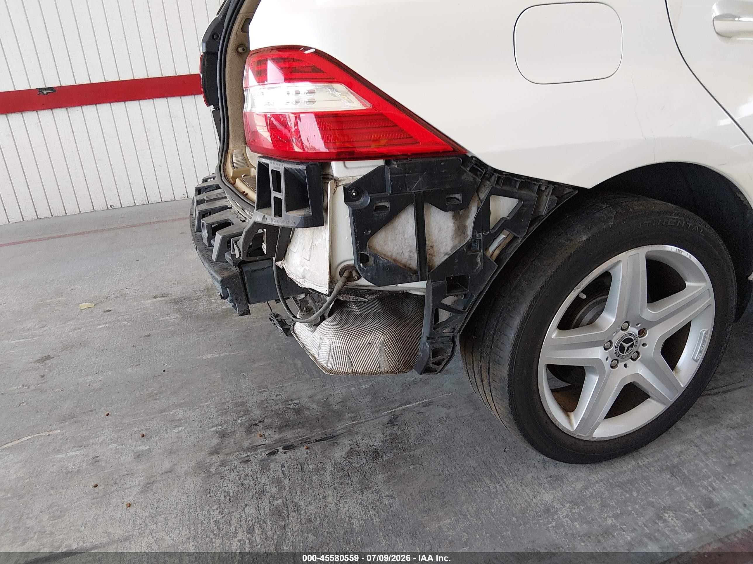 2013 Mercedes-benz Ml 550 4matic Белый vin: 4JGDA7DB6DA186433