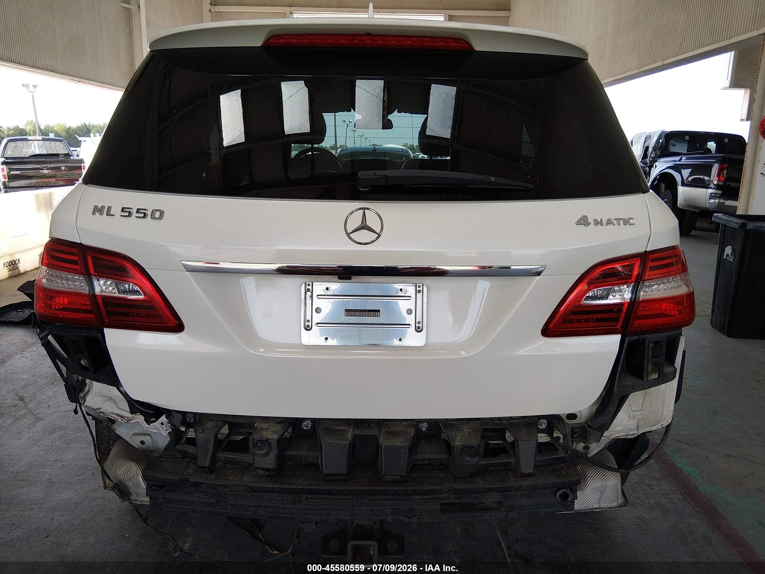 2013 Mercedes-benz Ml 550 4matic Белый vin: 4JGDA7DB6DA186433