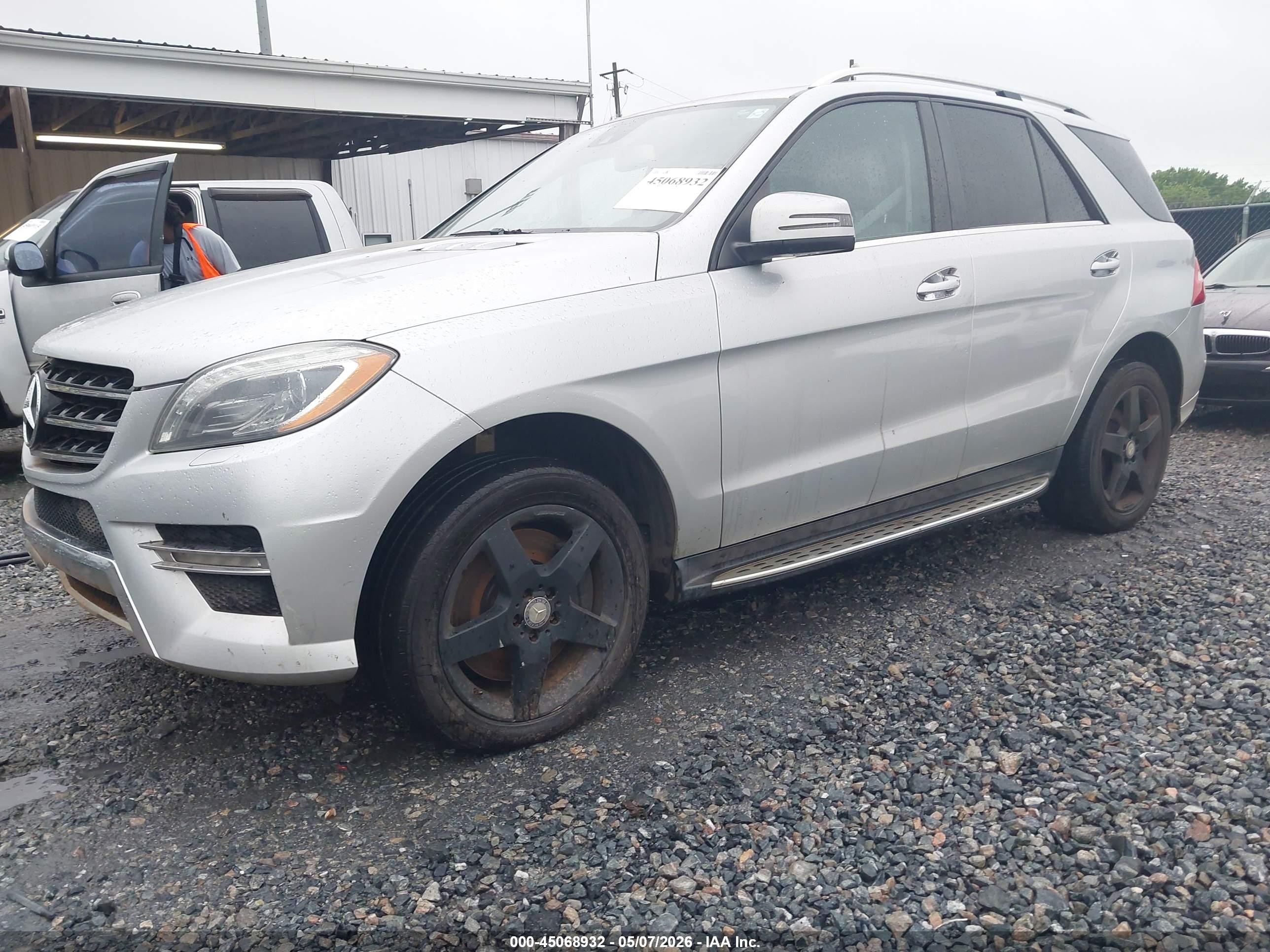 2013 Mercedes-benz Ml 550 4matic Серый vin: 4JGDA7DB7DA097857