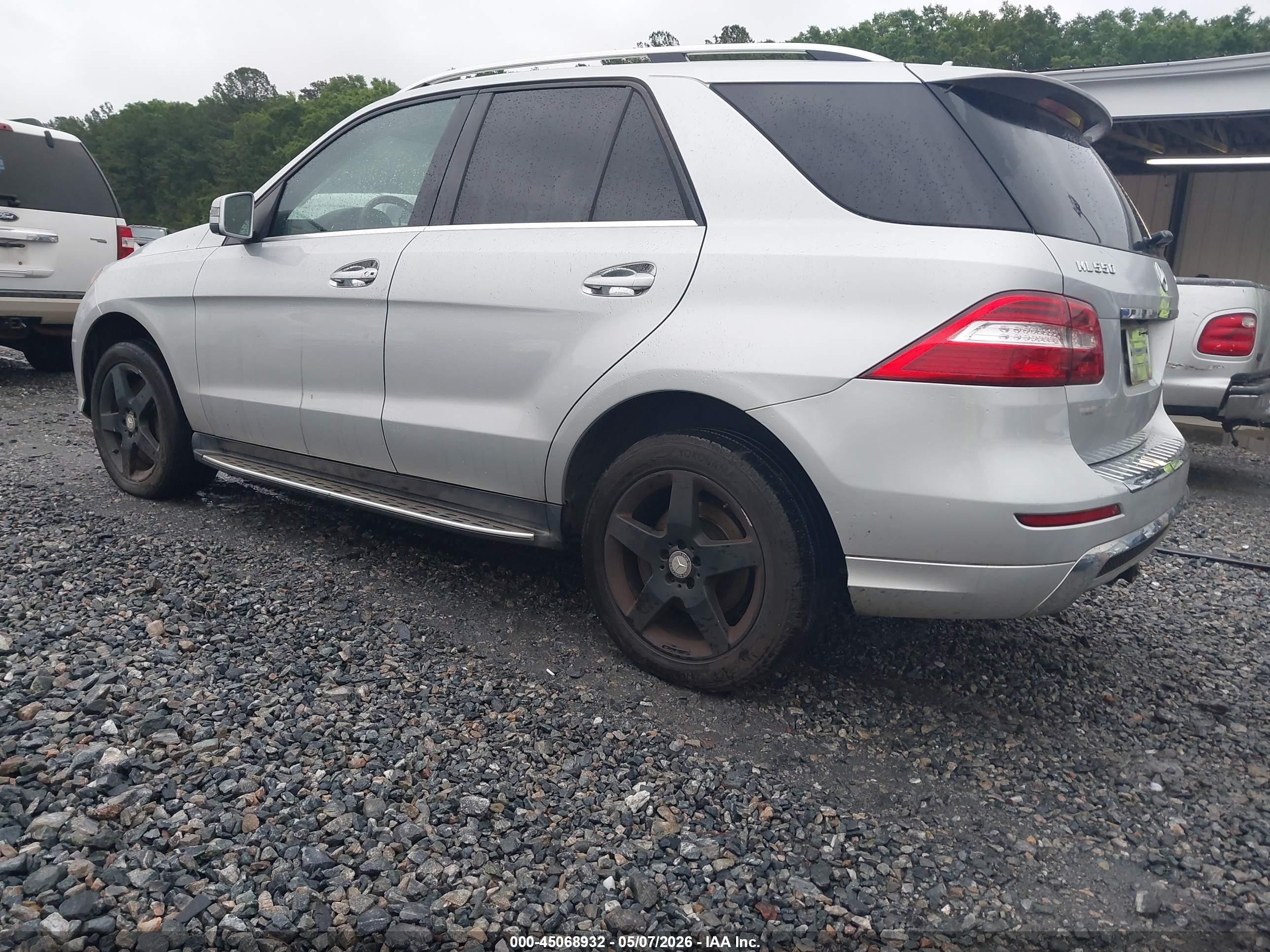 2013 Mercedes-benz Ml 550 4matic Серый vin: 4JGDA7DB7DA097857