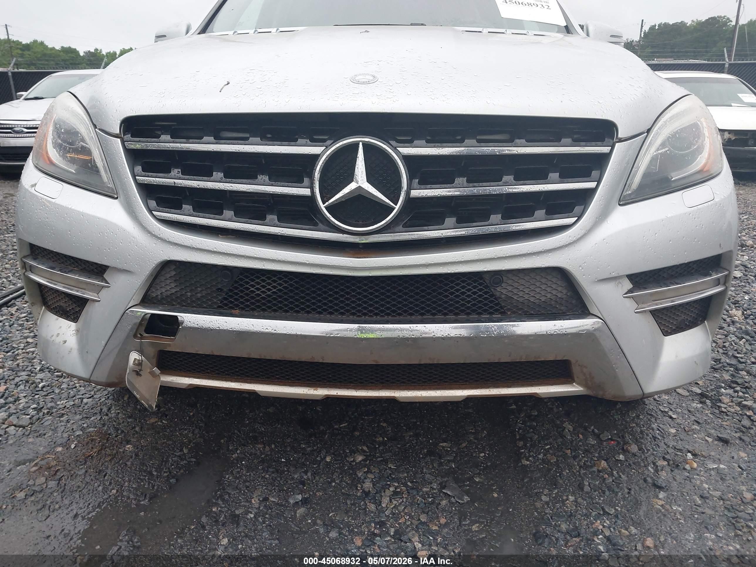 2013 Mercedes-benz Ml 550 4matic Серый vin: 4JGDA7DB7DA097857