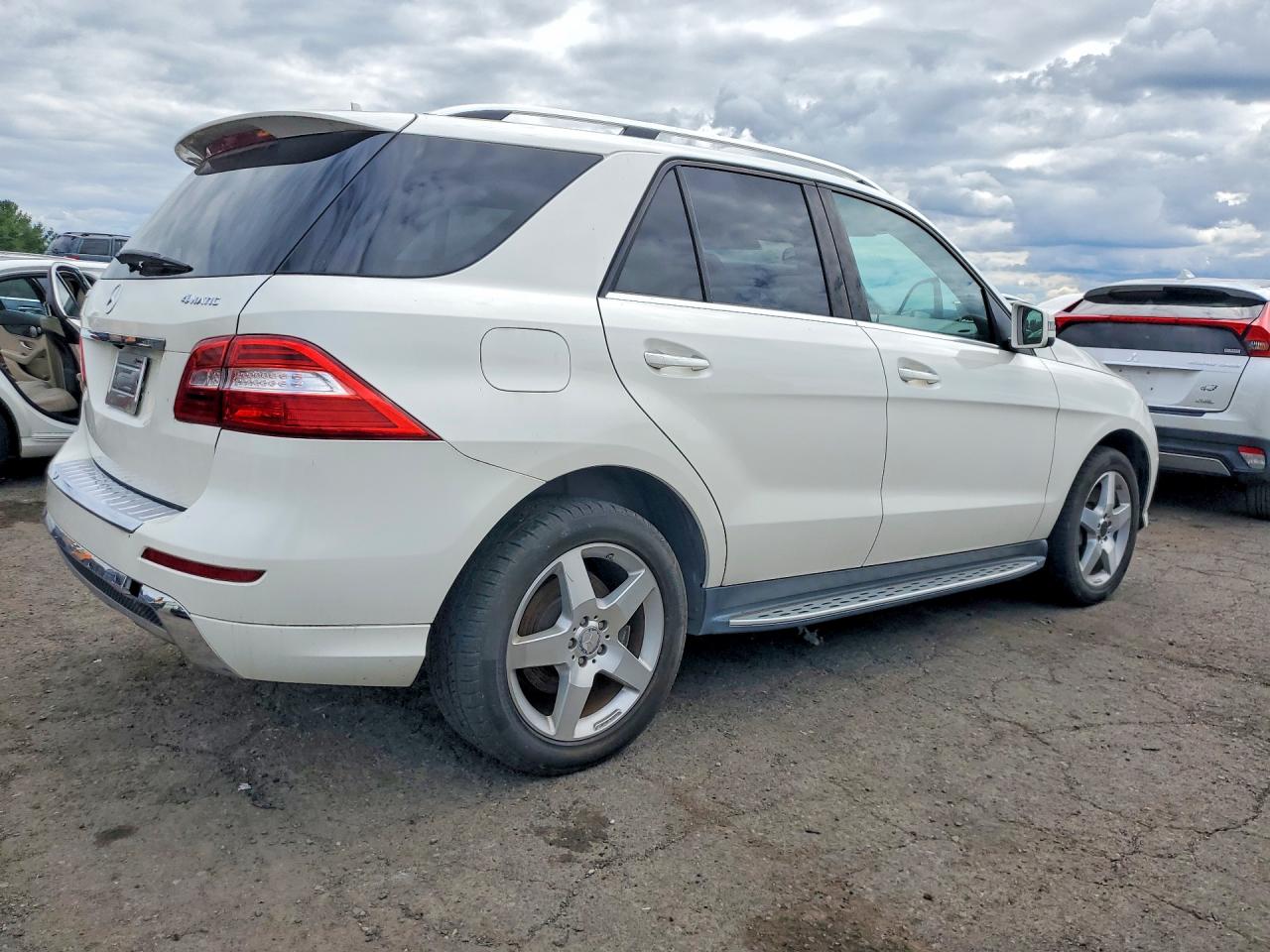 2014 Mercedes-benz Ml 550 4matic White vin: 4JGDA7DB7EA332064
