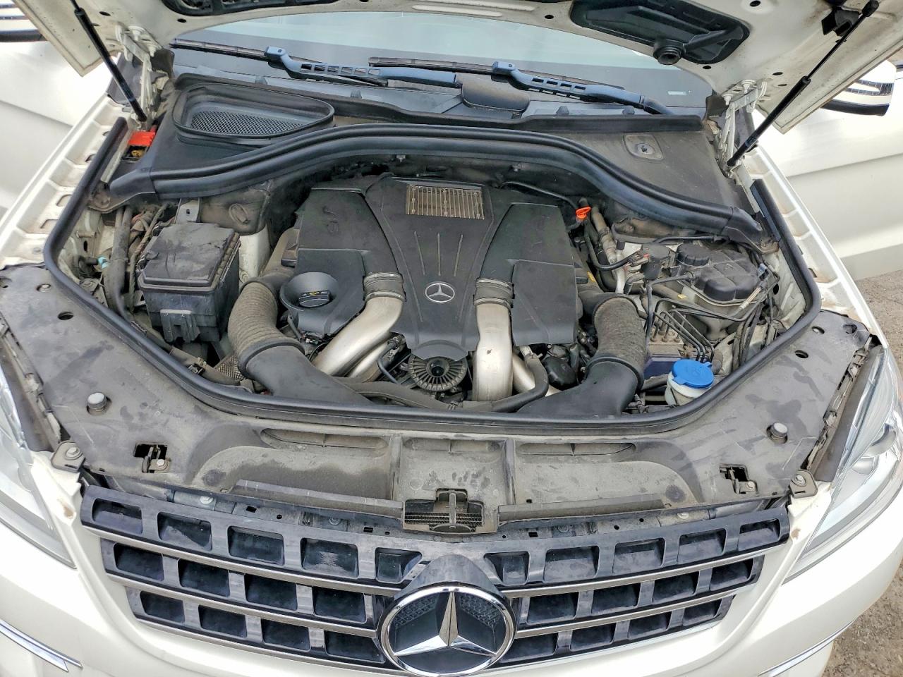 2014 Mercedes-benz Ml 550 4matic White vin: 4JGDA7DB7EA332064