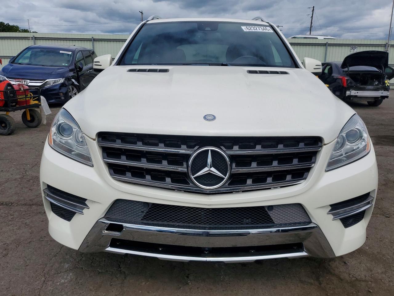 2014 Mercedes-benz Ml 550 4matic White vin: 4JGDA7DB7EA332064