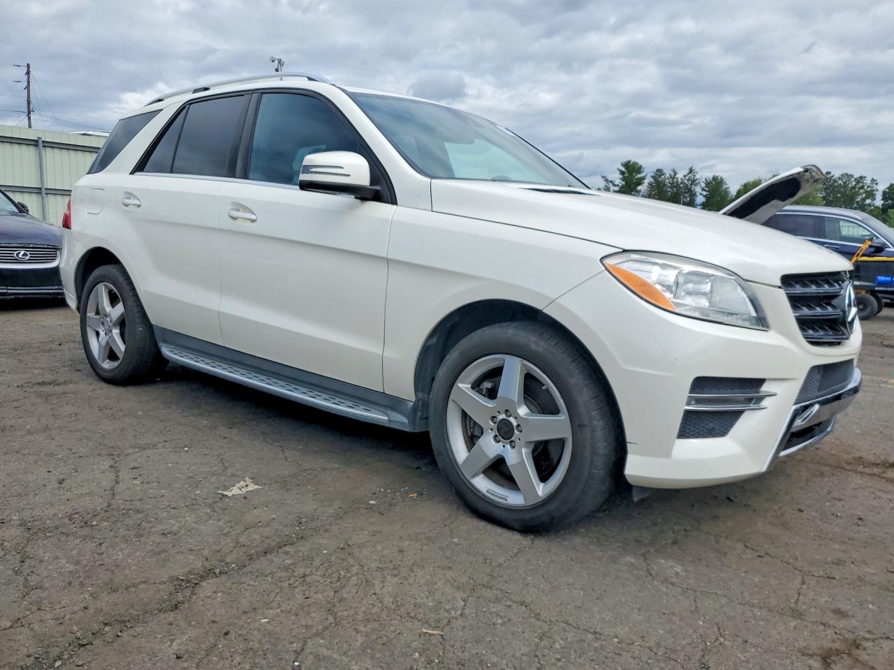 2014 Mercedes-benz Ml 550 4matic White vin: 4JGDA7DB7EA332064