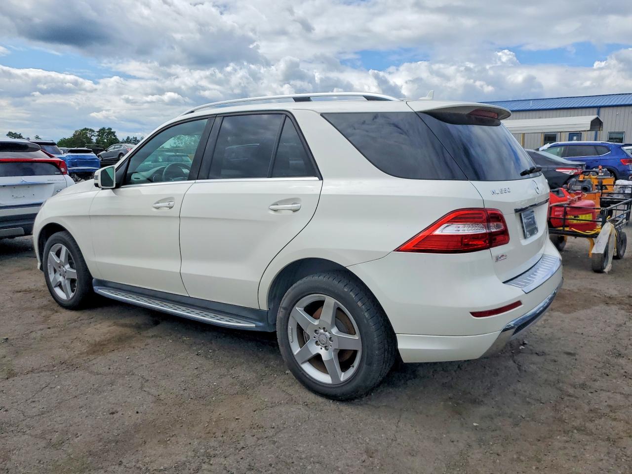 2014 Mercedes-benz Ml 550 4matic White vin: 4JGDA7DB7EA332064